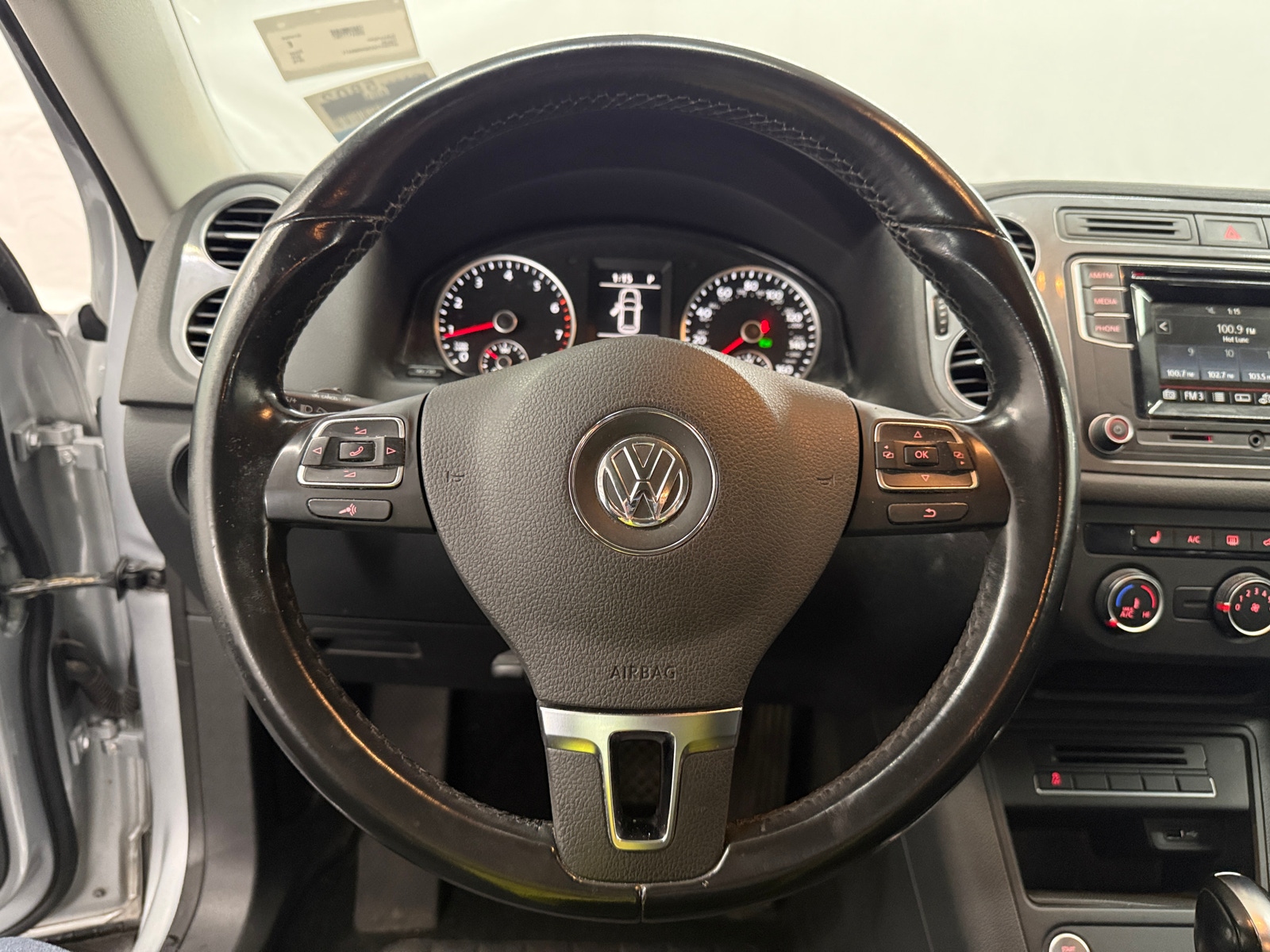 Thumbnail: 2016 Volkswagen Tiguan - 5