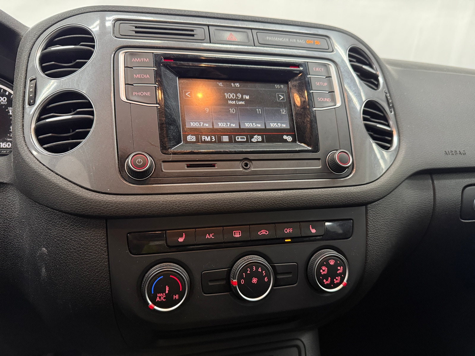 Thumbnail: 2016 Volkswagen Tiguan - 4