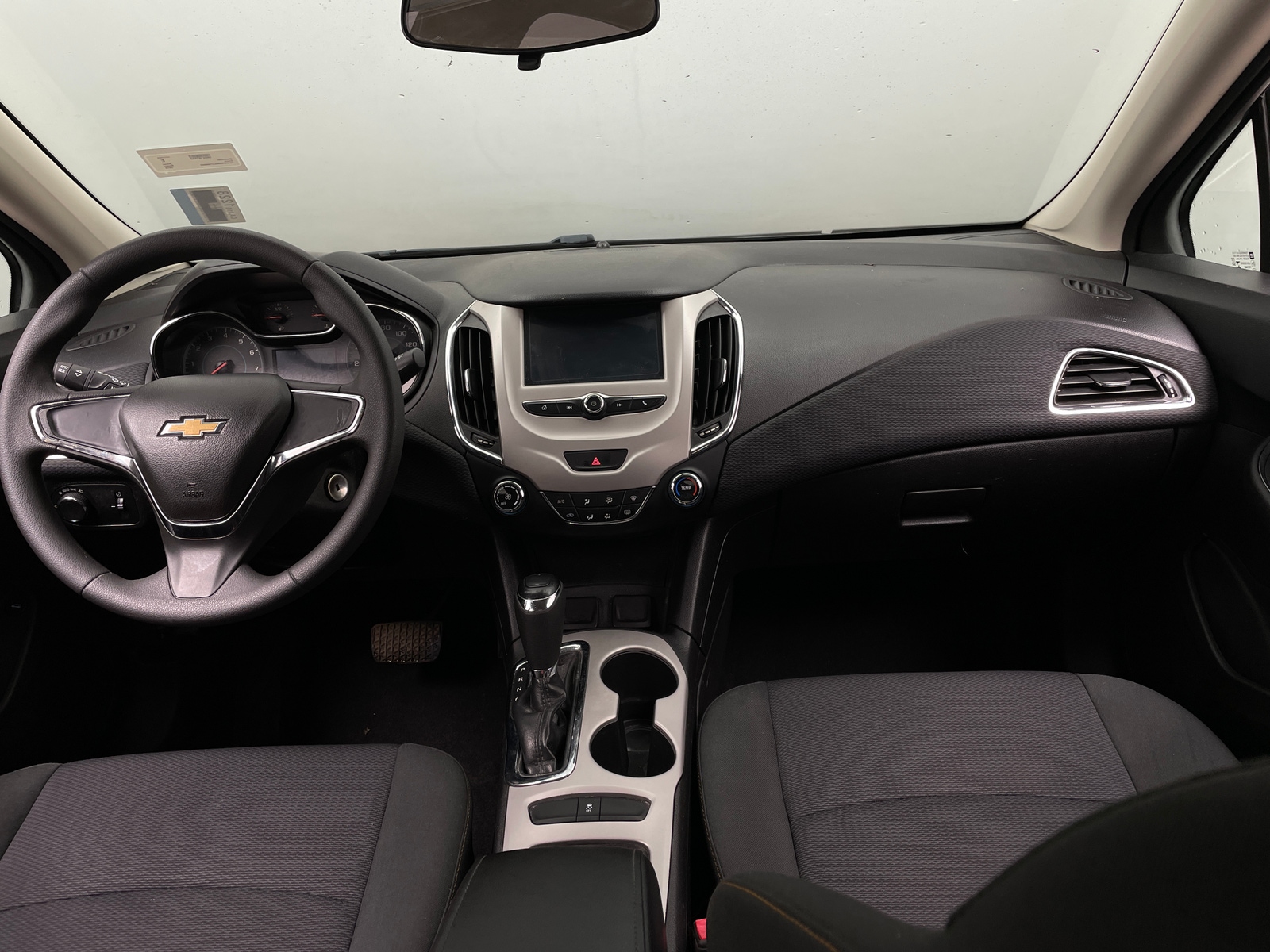 Thumbnail: 2018 Chevrolet Cruze - 3