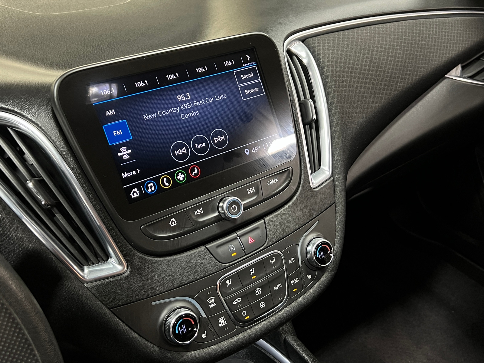 Thumbnail: 2021 Chevrolet Malibu - 4