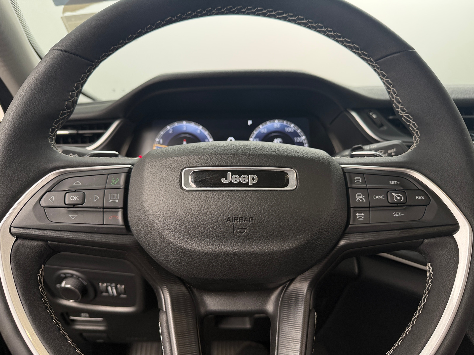 Thumbnail: 2023 Jeep Grand Cherokee - 5