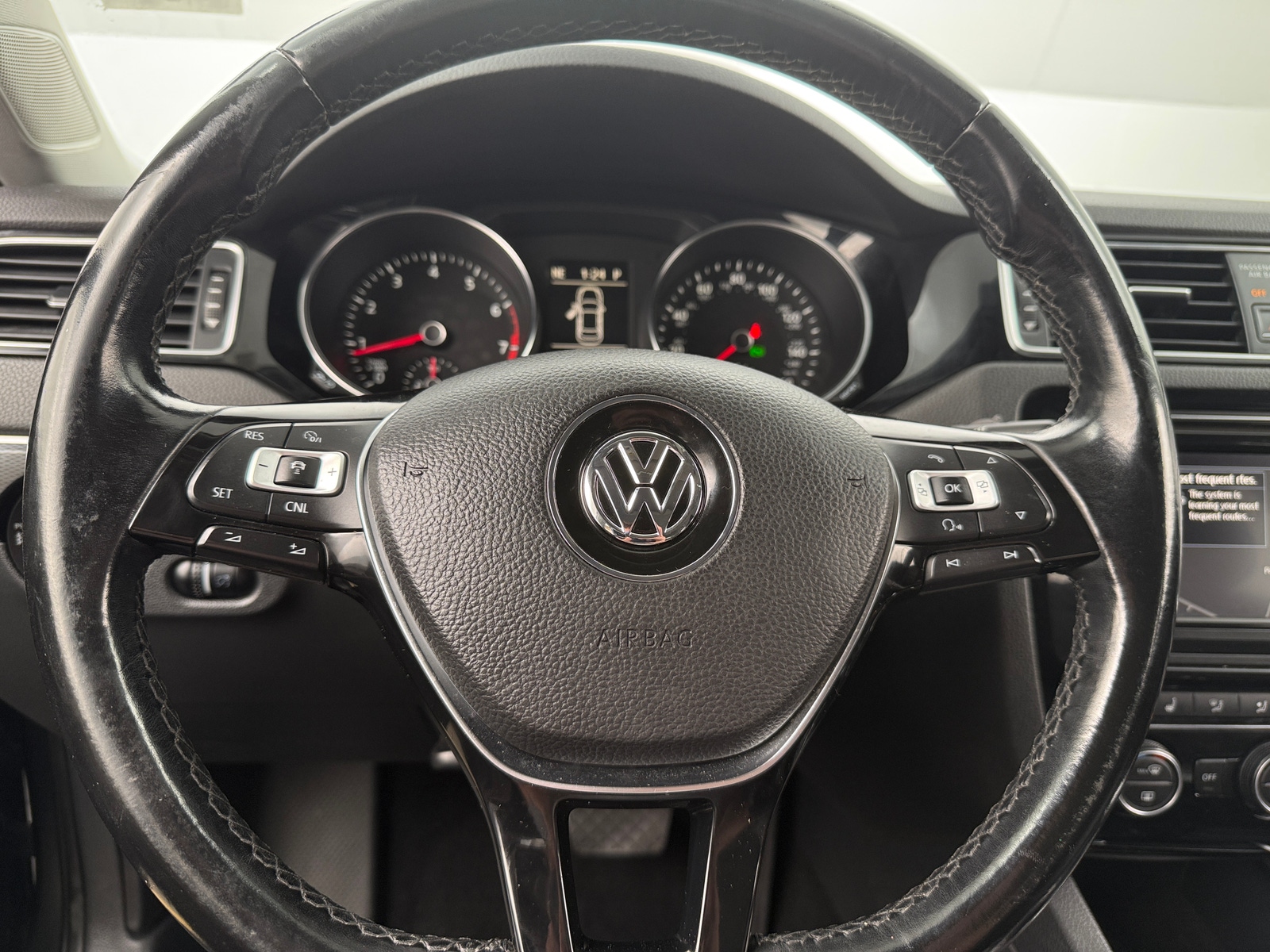 Thumbnail: 2017 Volkswagen Jetta - 4