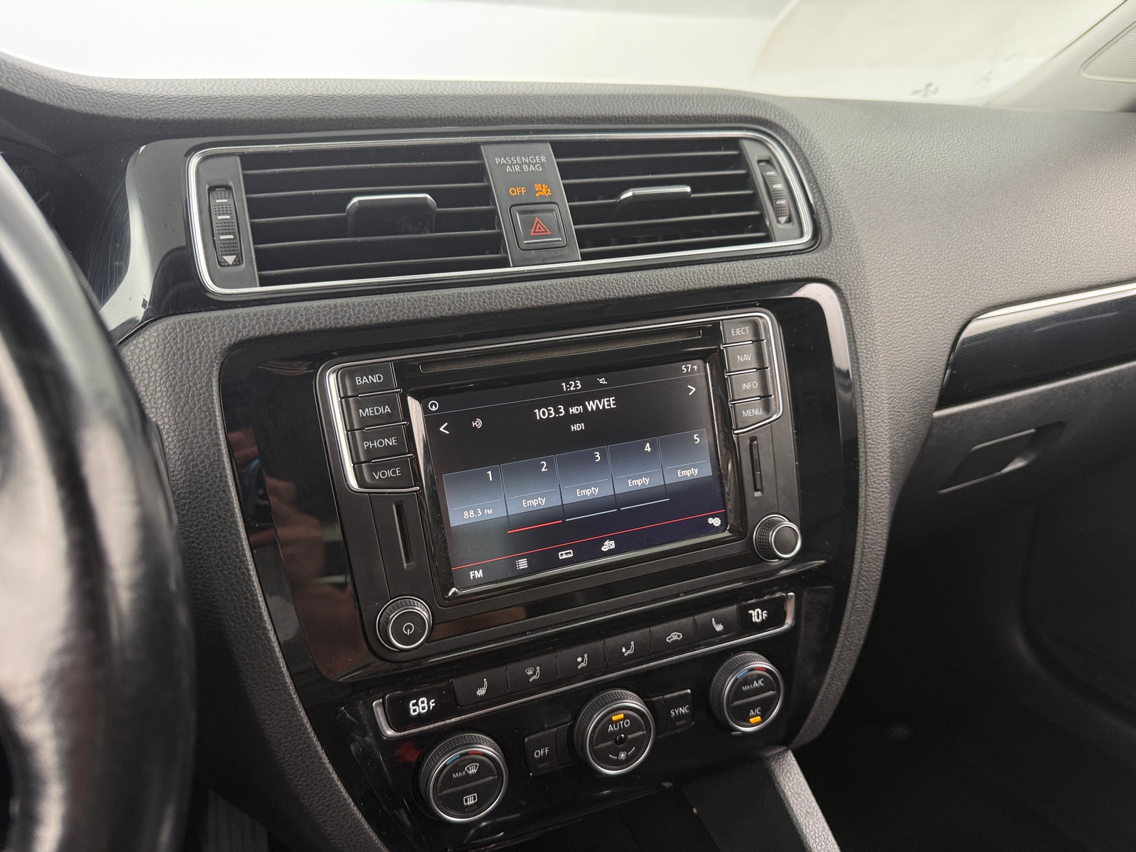 Thumbnail: 2017 Volkswagen Jetta - 3