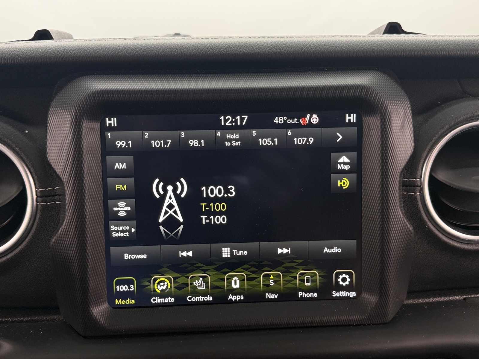 Thumbnail: 2020 Jeep Gladiator - 3