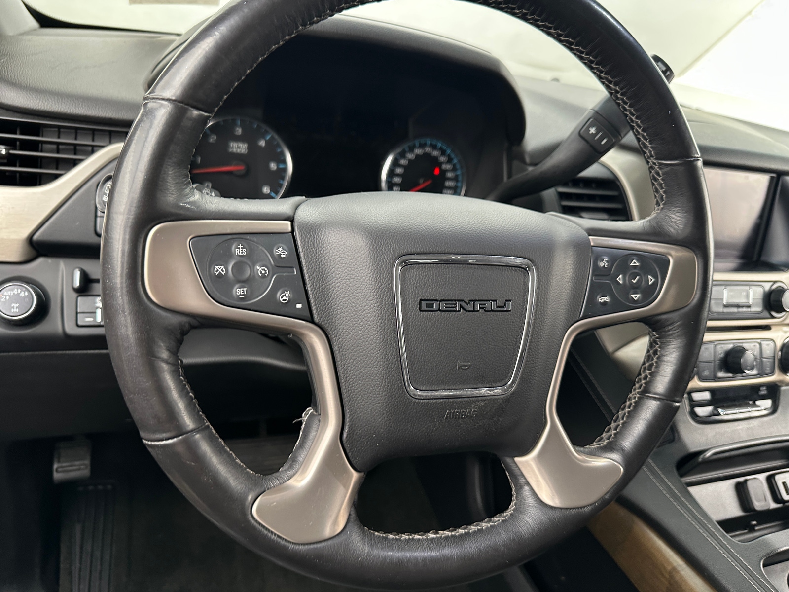 Thumbnail: 2018 GMC Yukon XL - 4