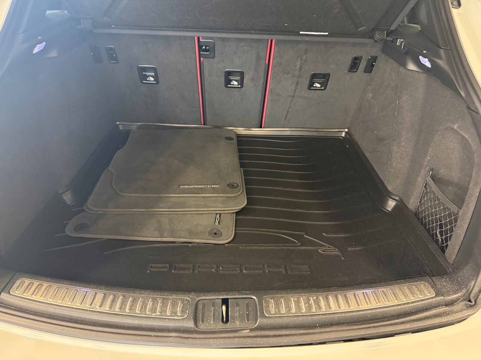 Thumbnail: 2021 Porsche Macan - 6