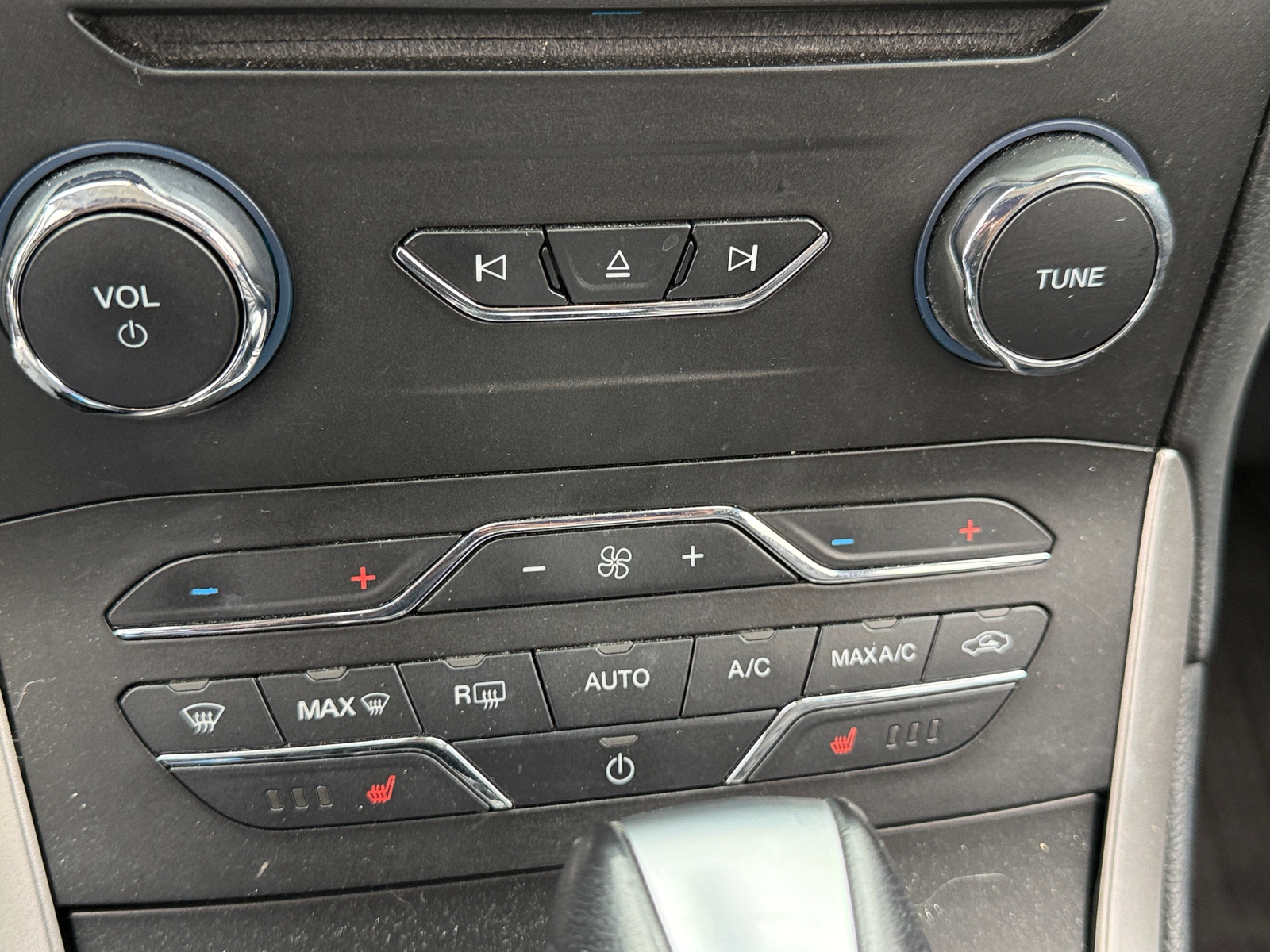 Thumbnail: 2018 Ford Edge - 4