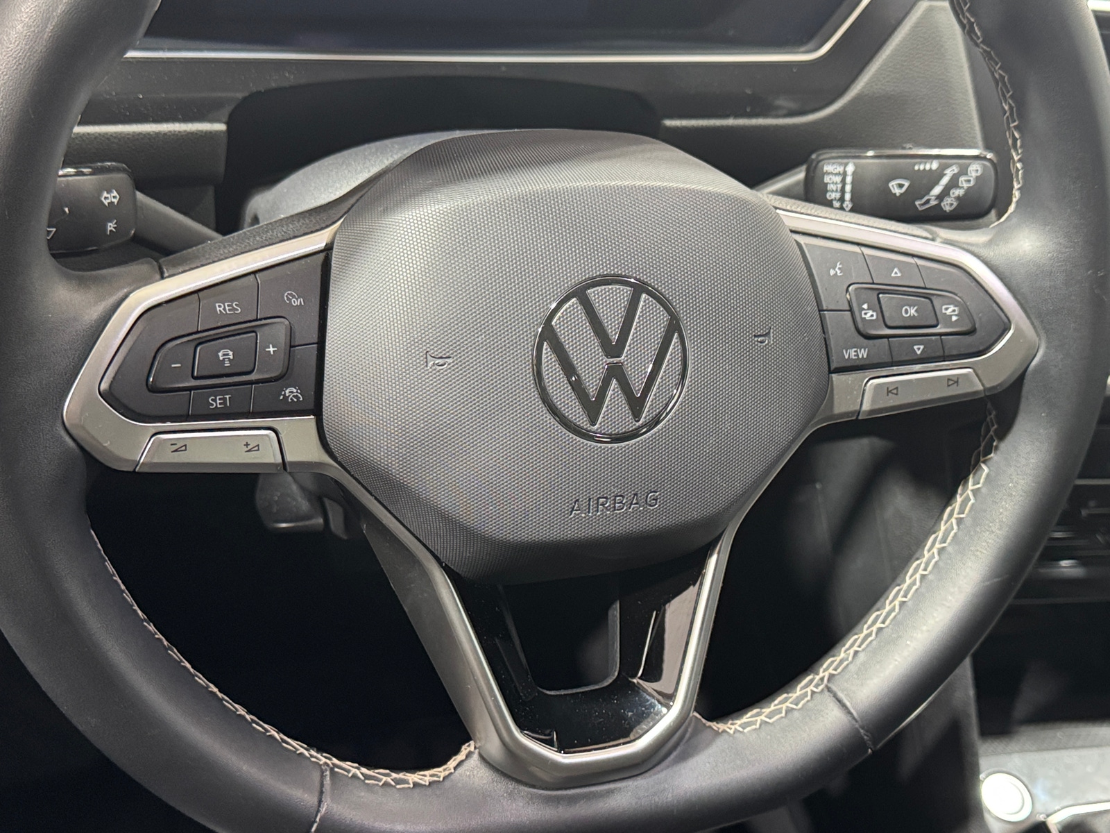 Thumbnail: 2022 Volkswagen Tiguan - 4