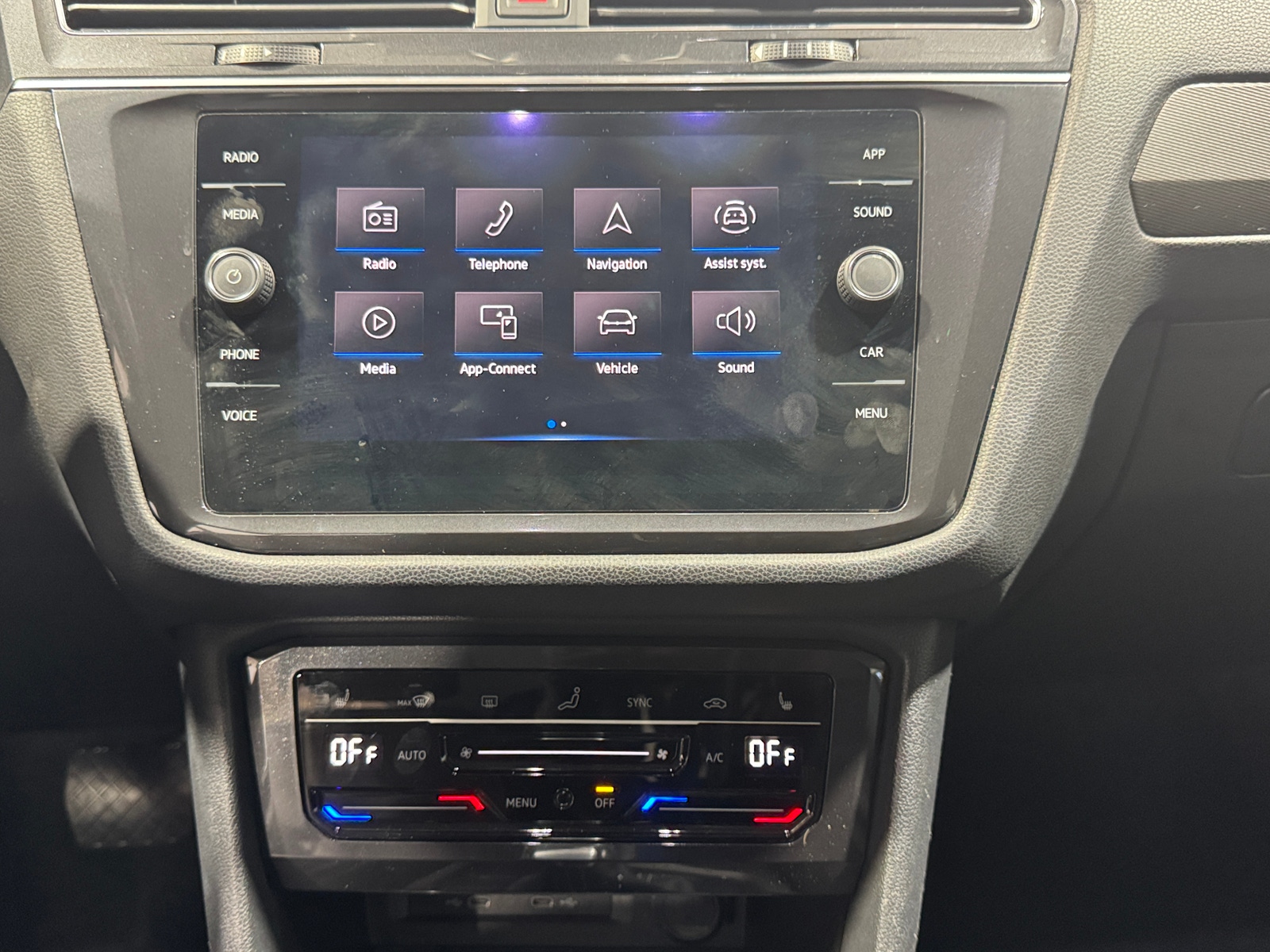 Thumbnail: 2022 Volkswagen Tiguan - 3