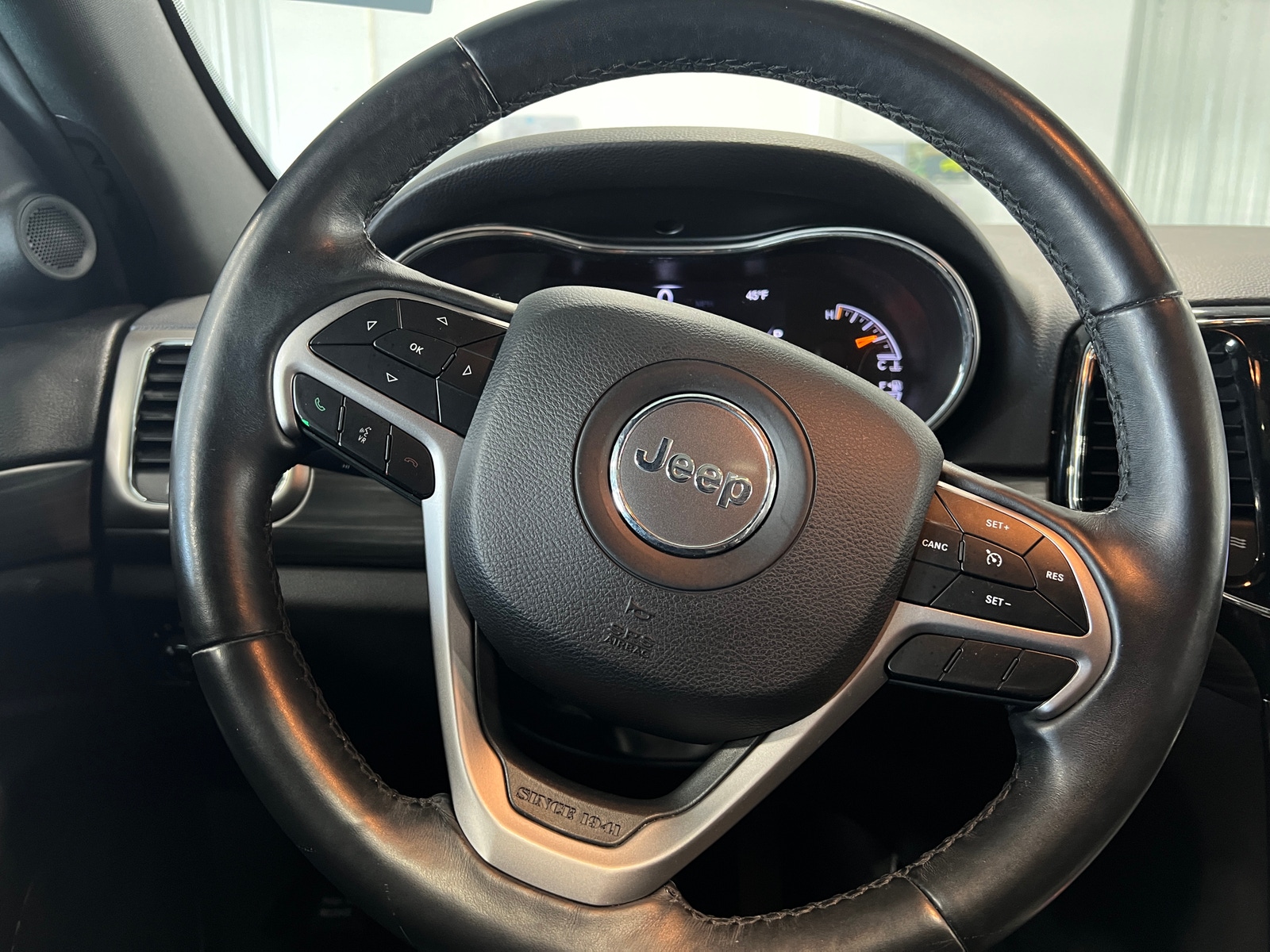 Thumbnail: 2019 Jeep Grand Cherokee - 4