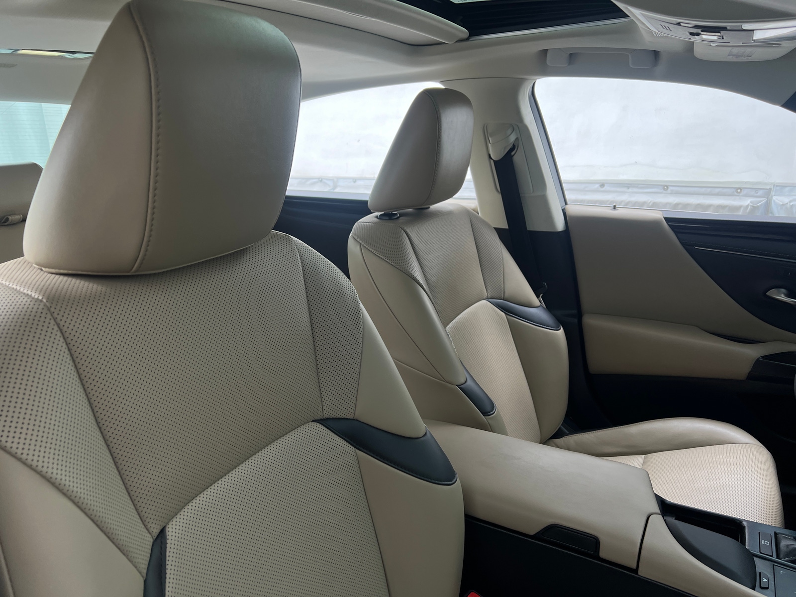 Thumbnail: 2019 Lexus ES - 2