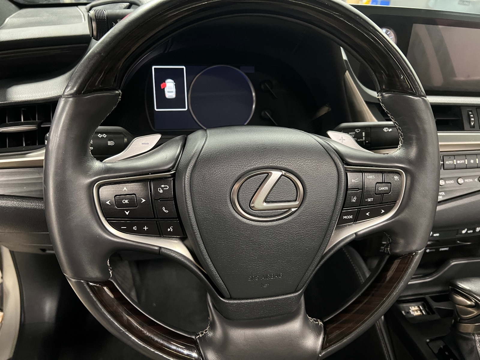 Thumbnail: 2019 Lexus ES - 5