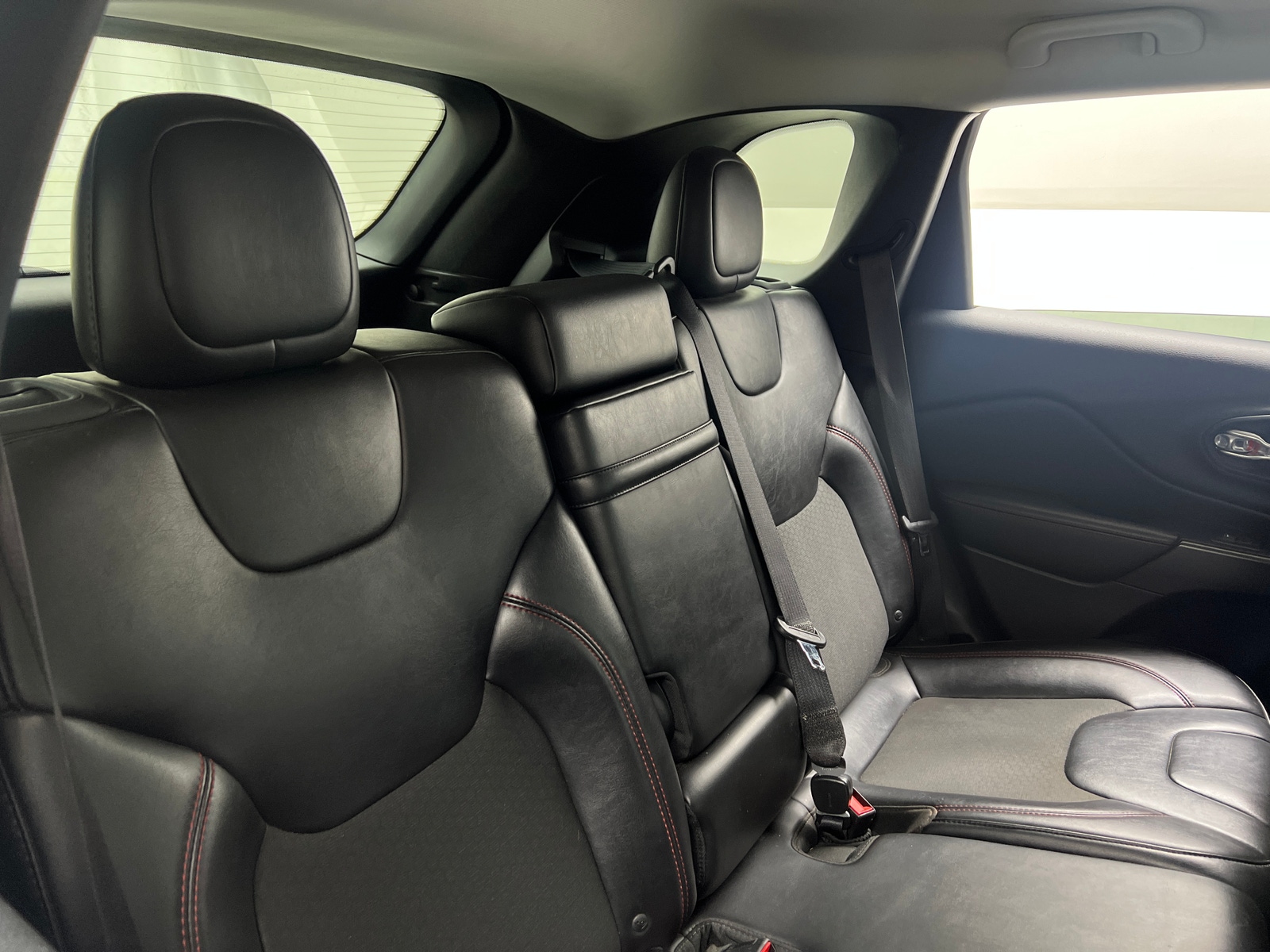 Thumbnail: 2019 Jeep Cherokee - 6