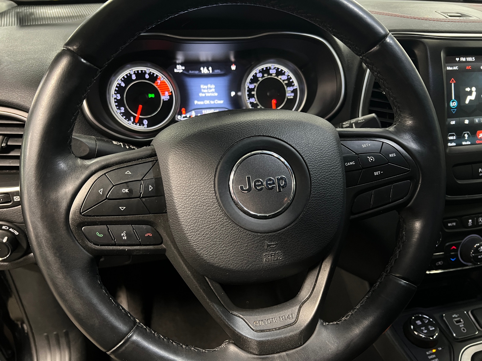 Thumbnail: 2019 Jeep Cherokee - 5