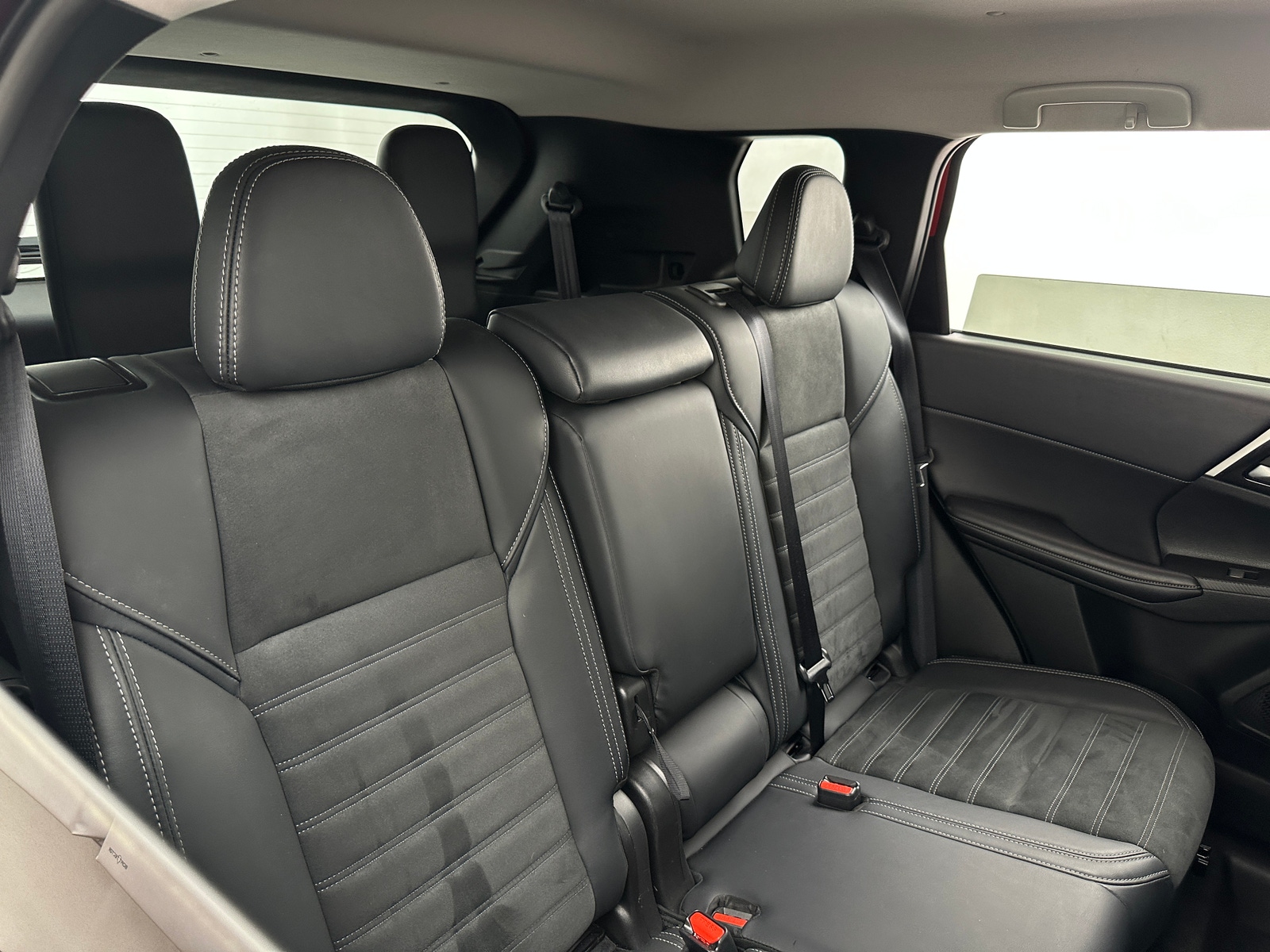 Thumbnail: 2024 Mitsubishi Outlander - 5