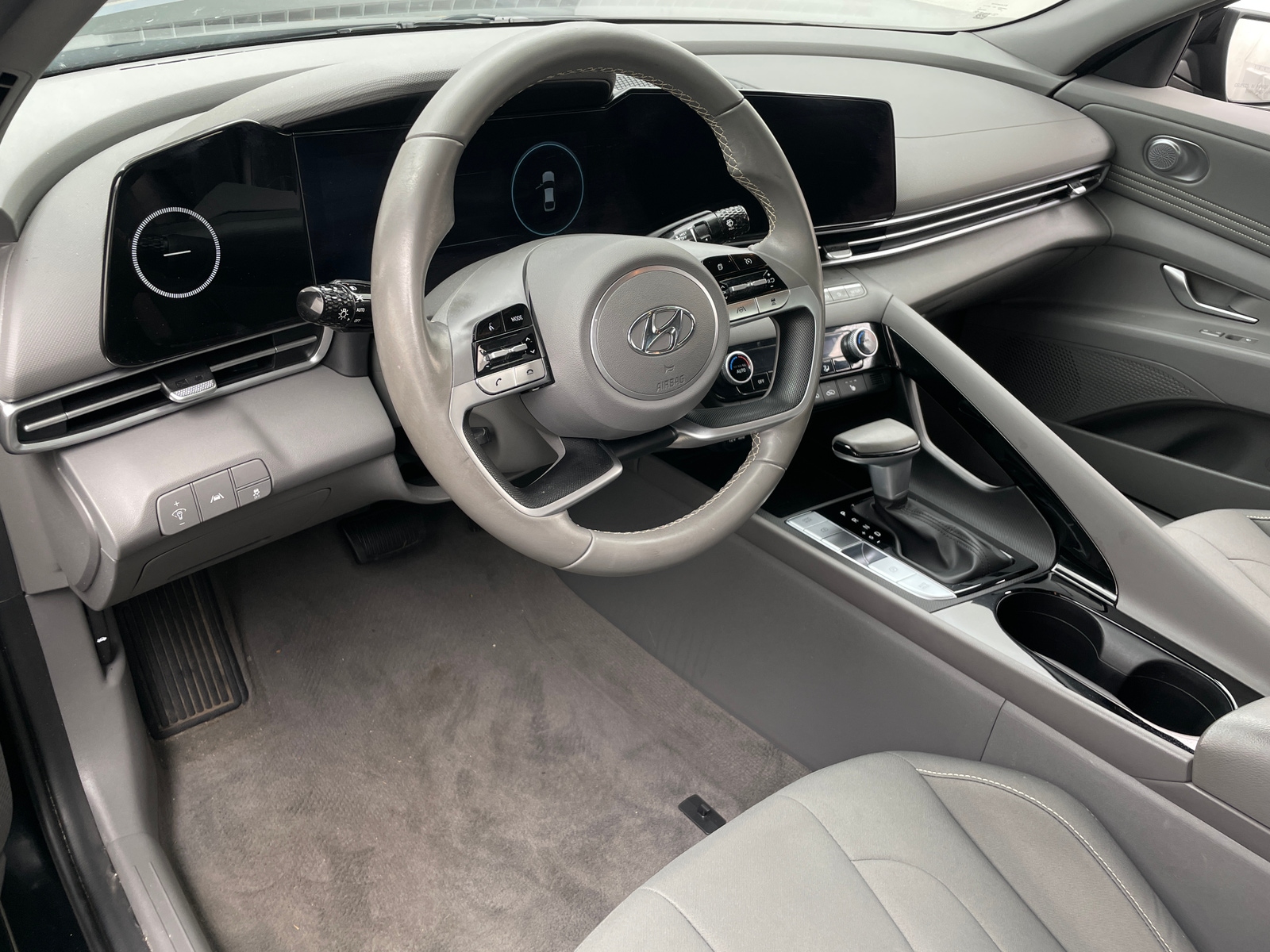 Thumbnail: 2023 Hyundai Elantra - 3