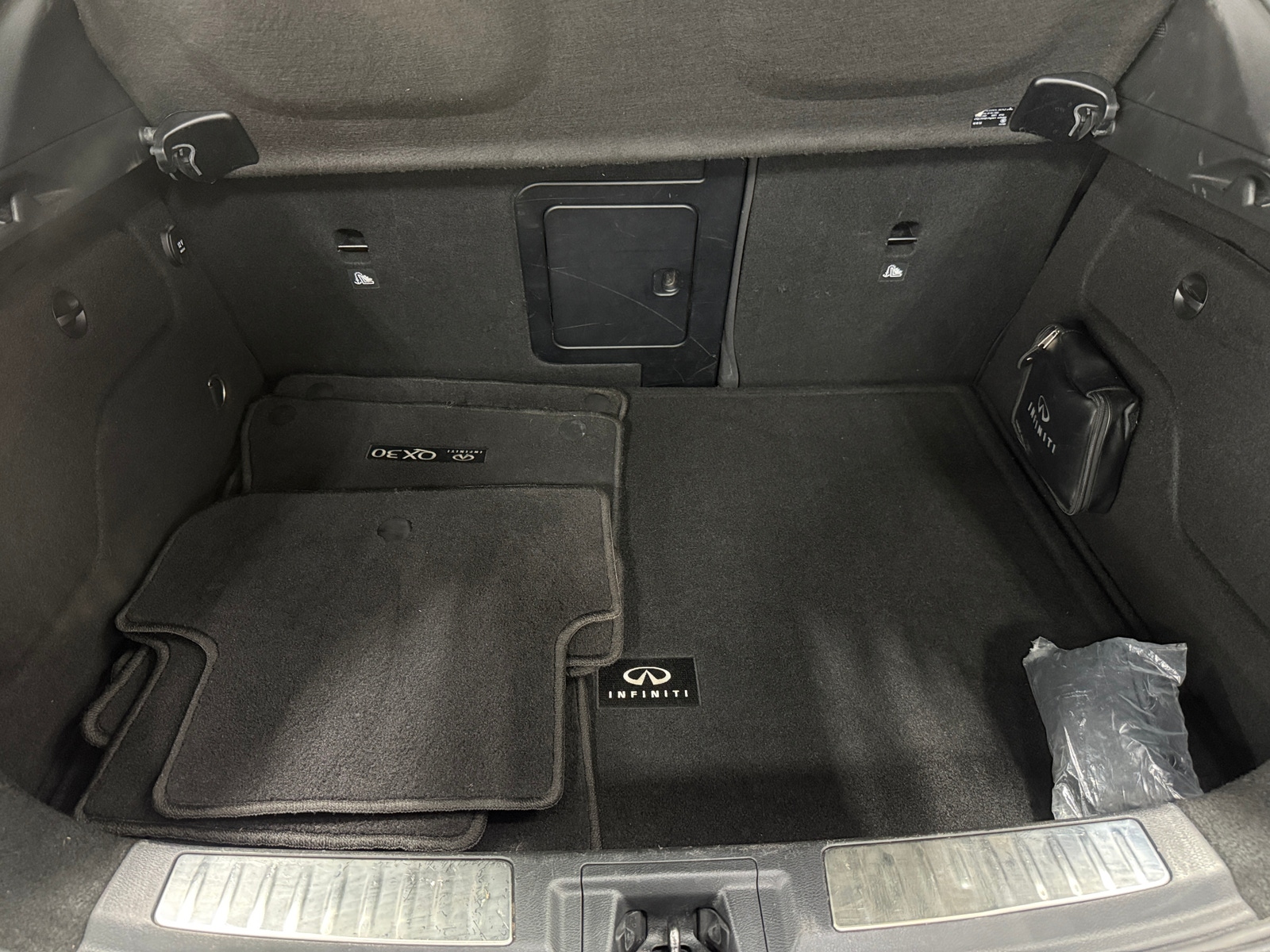 Thumbnail: 2017 INFINITI QX30 - 6