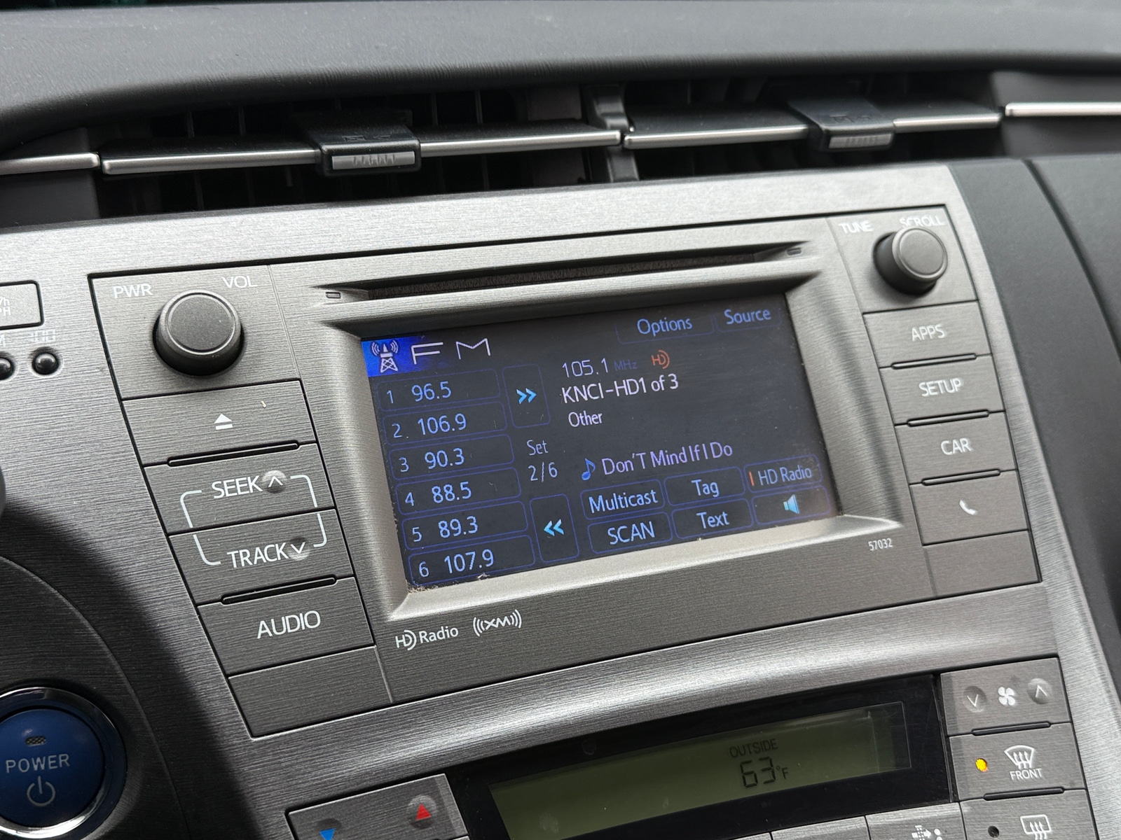 Thumbnail: 2015 Toyota Prius - 4