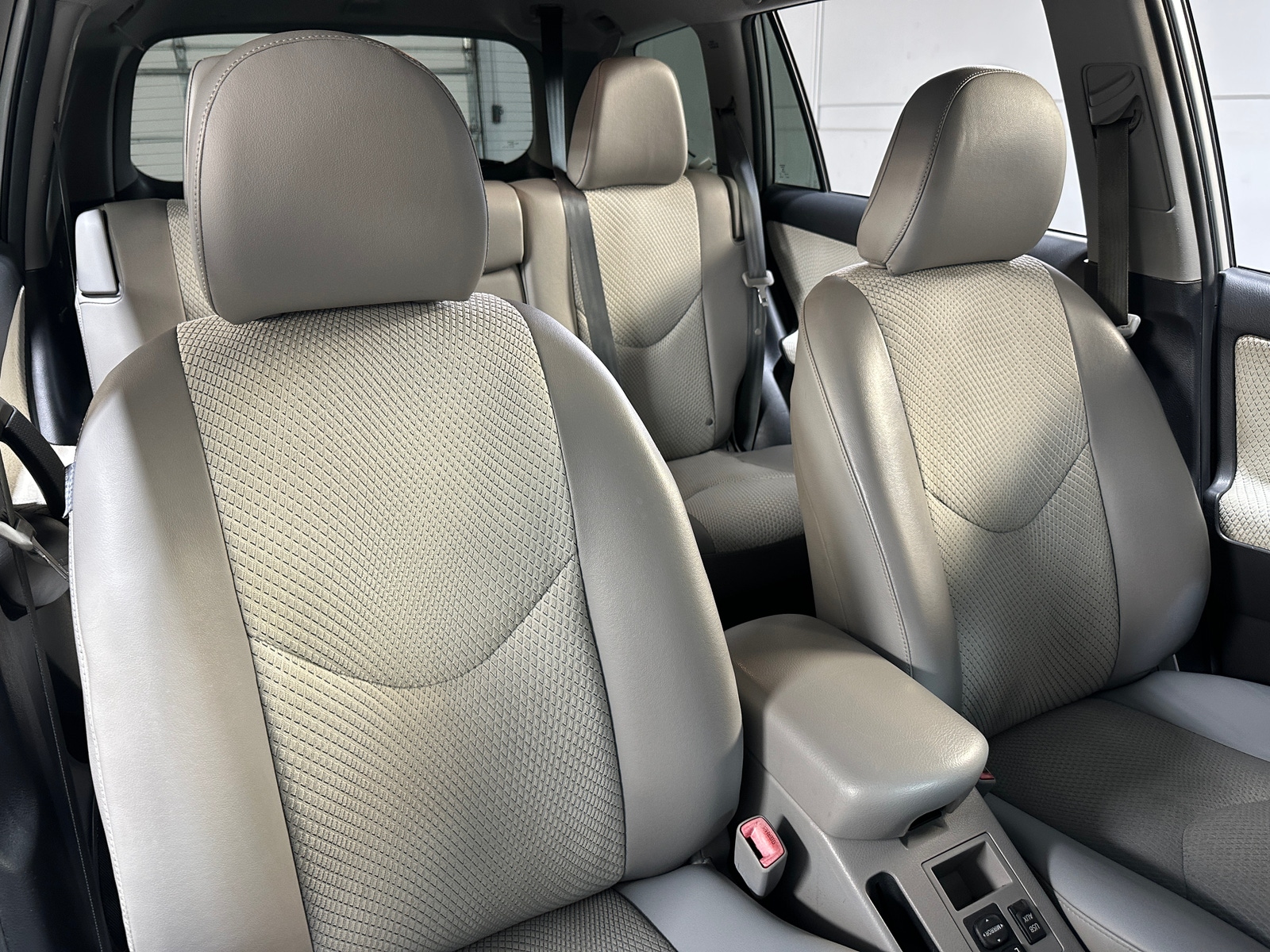 Thumbnail: 2014 Toyota RAV4 - 2