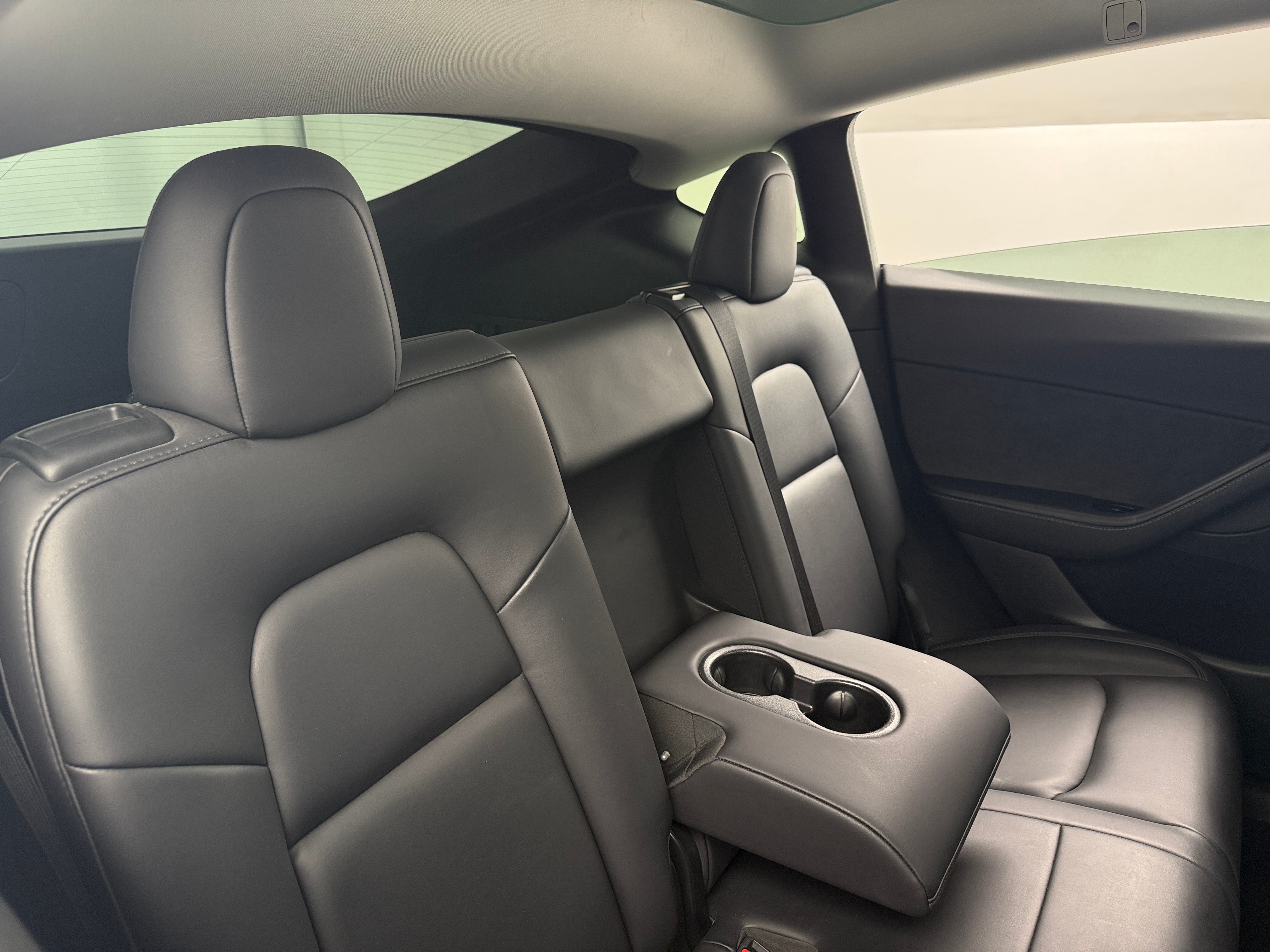 Used 2020 Tesla Model Y Long Range with VIN 5YJYGDEE7LF052886 for sale in Oak Creek, WI