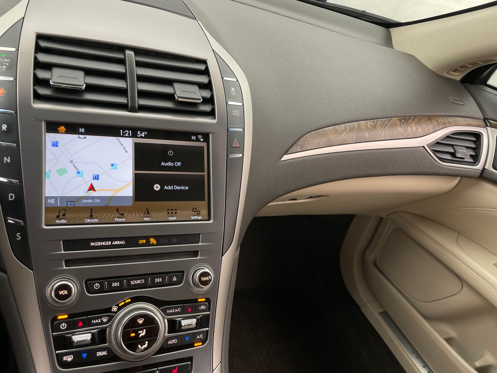 Thumbnail: 2017 Lincoln MKZ - 3