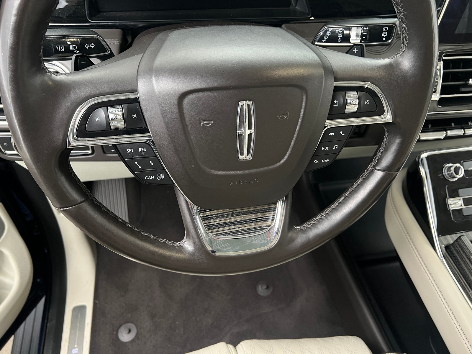 Thumbnail: 2019 Lincoln Navigator - 4