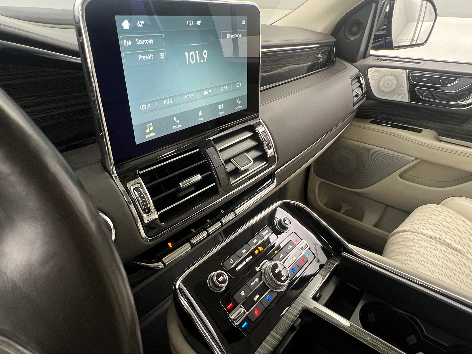 Thumbnail: 2019 Lincoln Navigator - 3