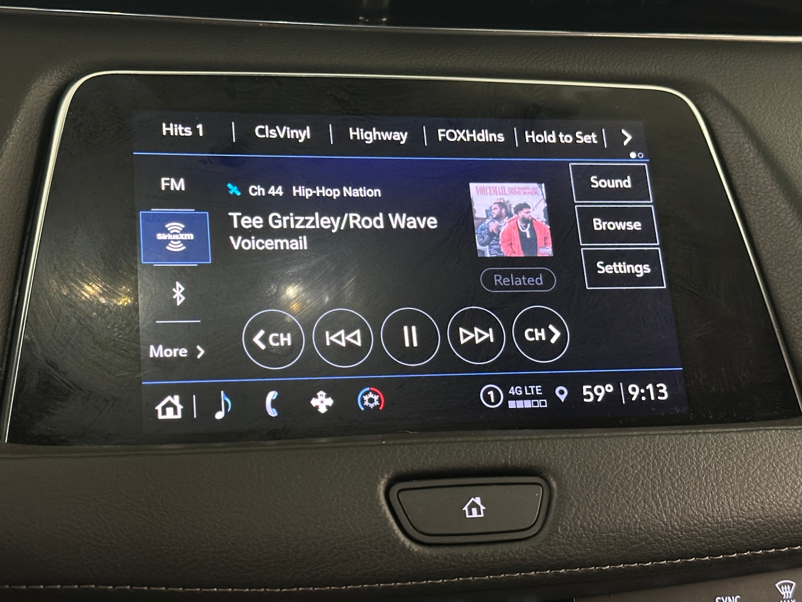 Thumbnail: 2023 Cadillac XT4 - 3