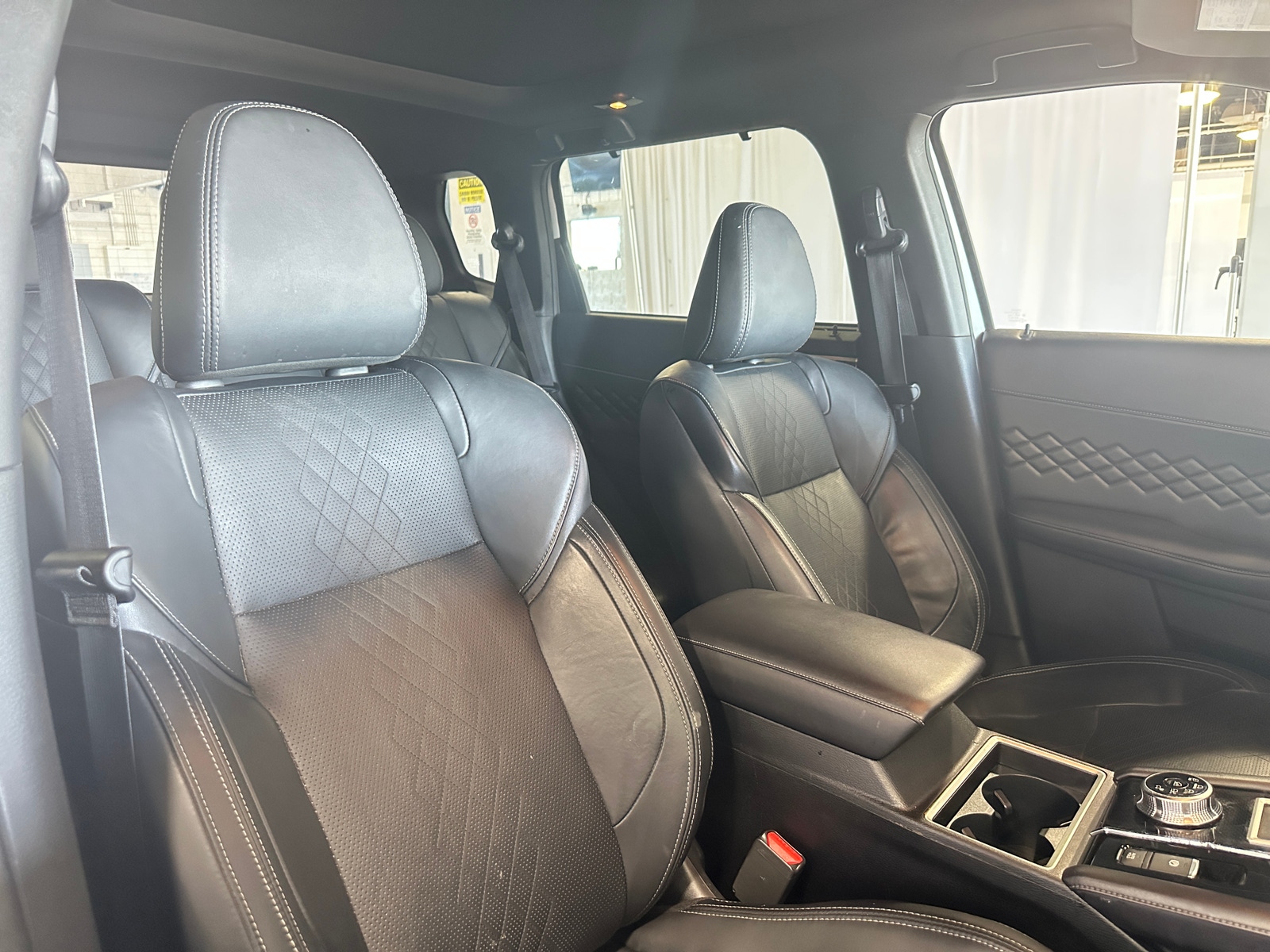 Thumbnail: 2024 Mitsubishi Outlander - 2