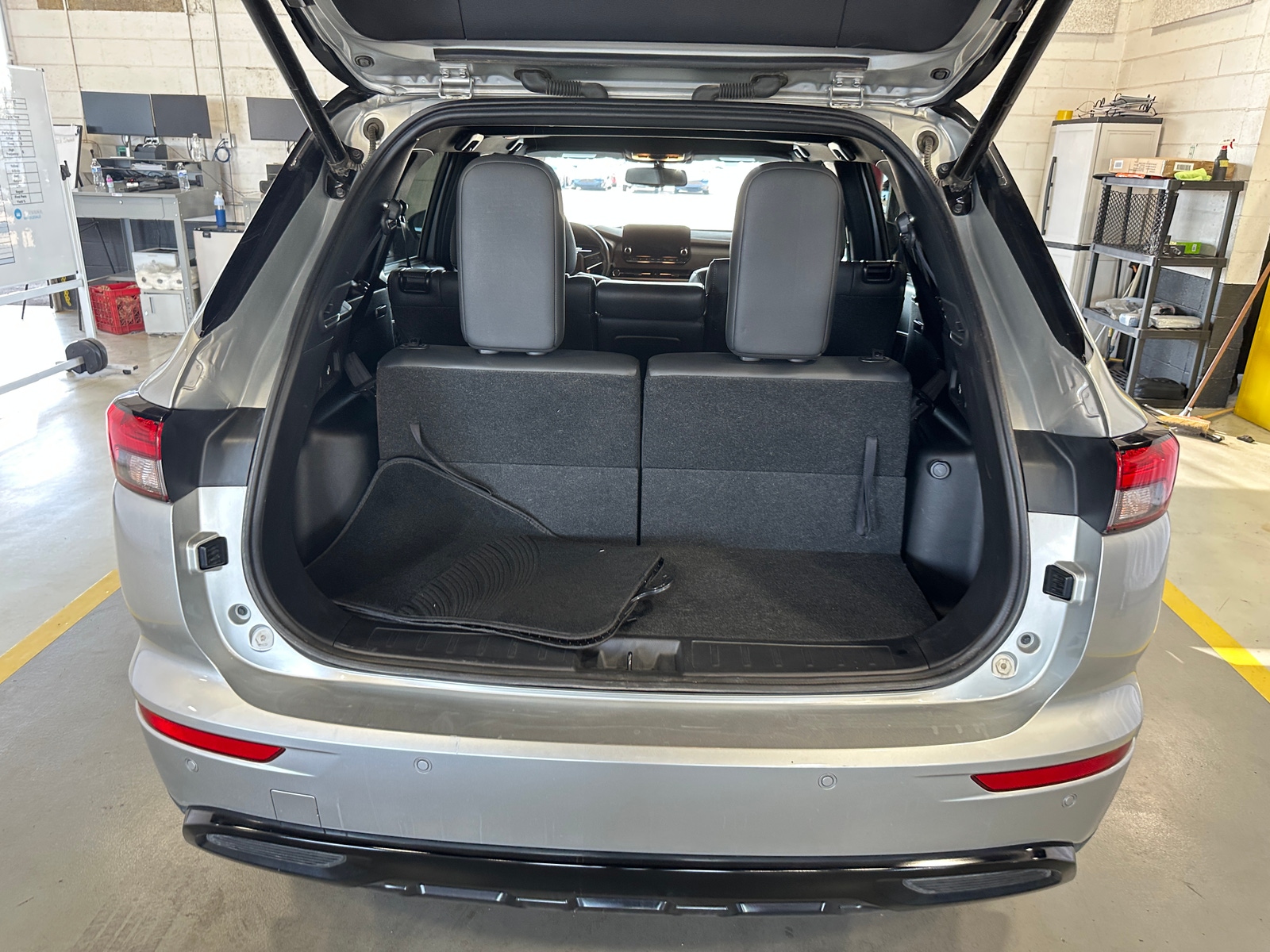 Thumbnail: 2024 Mitsubishi Outlander - 7