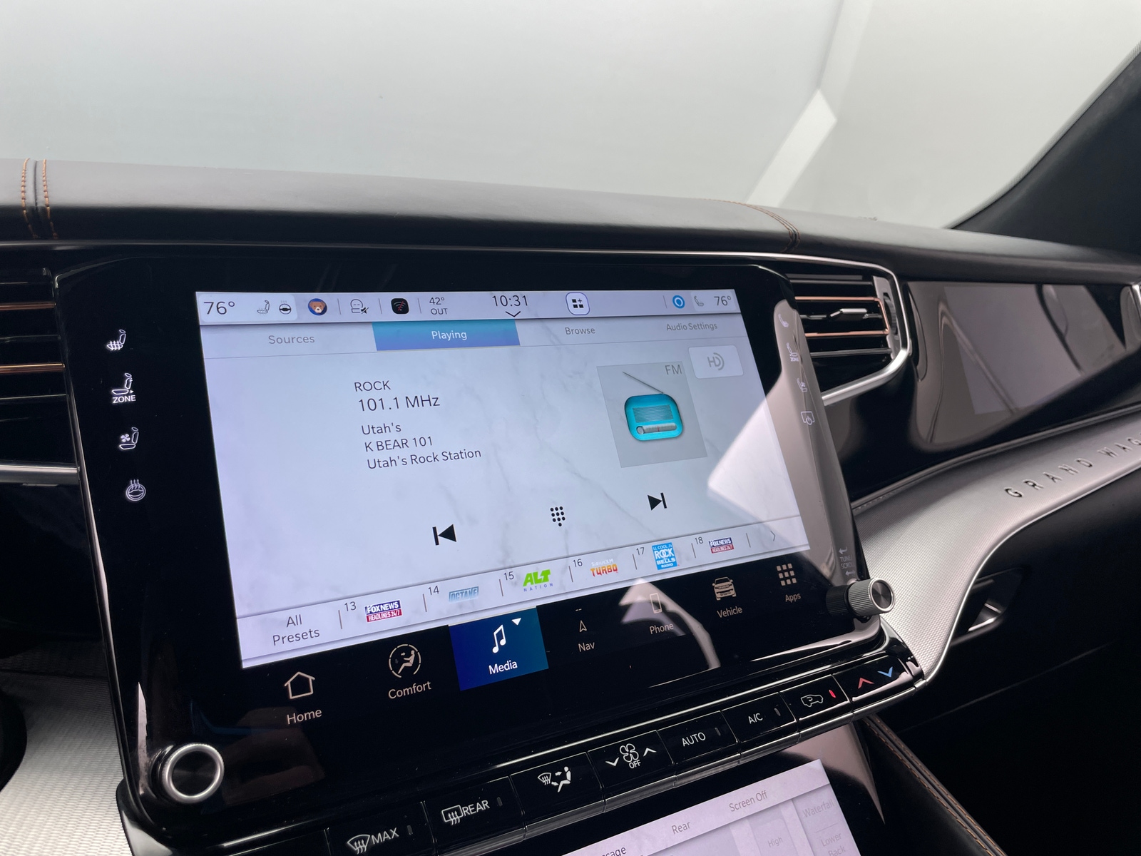 Thumbnail: 2023 Jeep Grand Wagoneer - 3