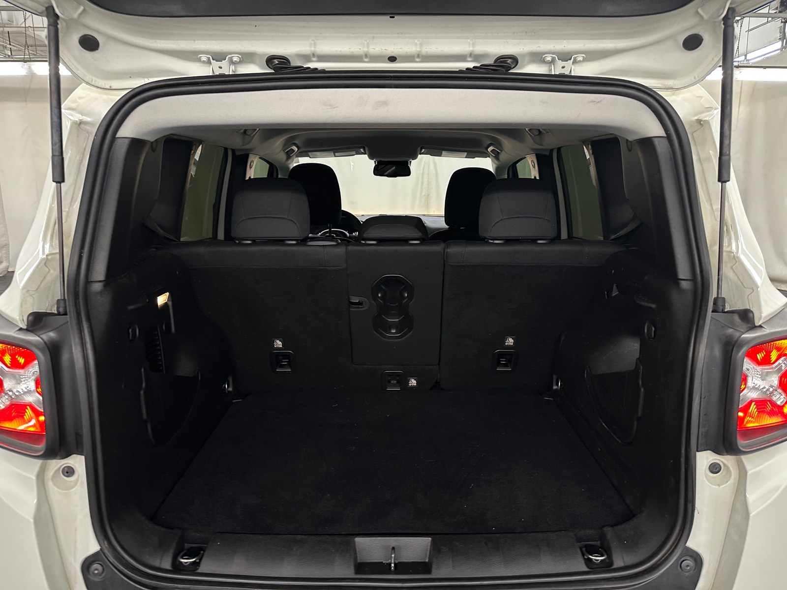 Thumbnail: 2020 Jeep Renegade - 7