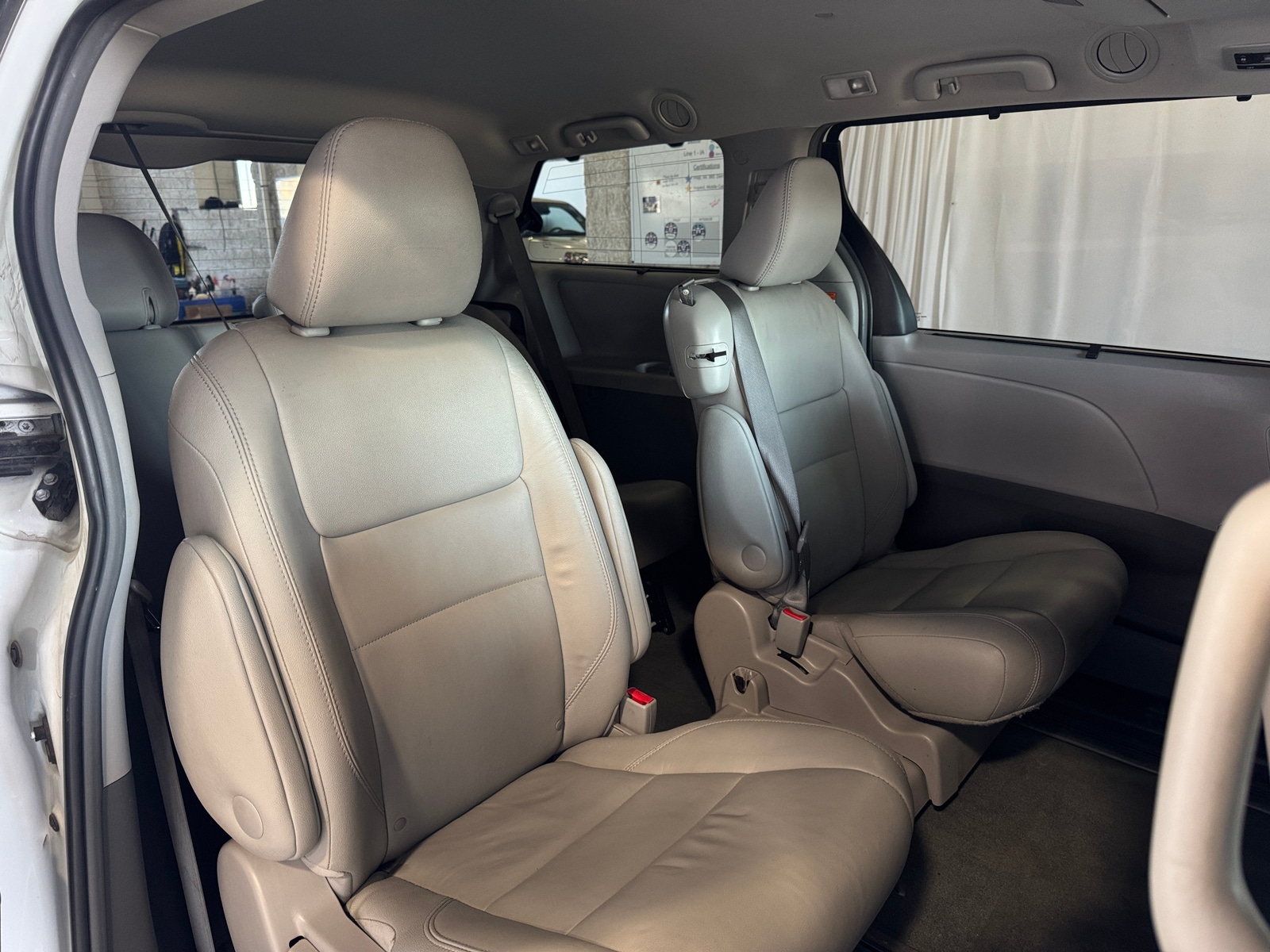 Thumbnail: 2017 Toyota Sienna - 5