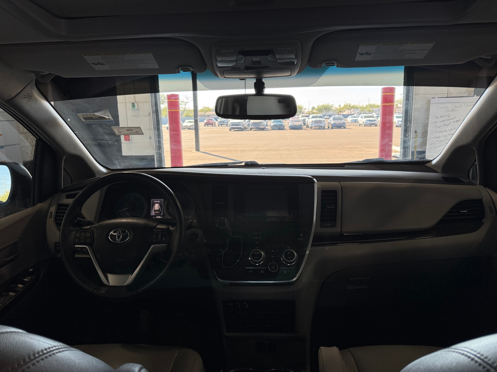 Thumbnail: 2017 Toyota Sienna - 2