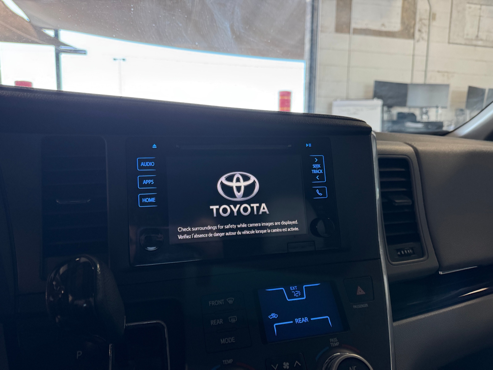 Thumbnail: 2017 Toyota Sienna - 3