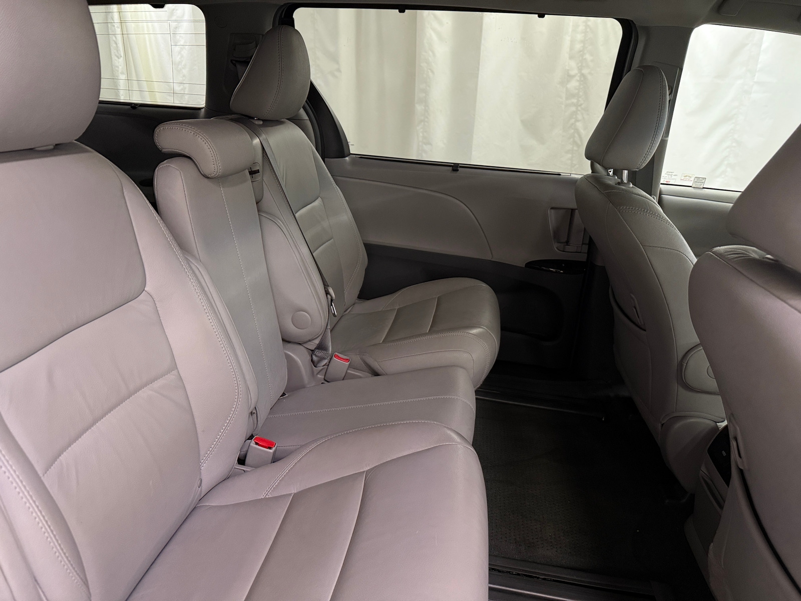 Thumbnail: 2017 Toyota Sienna - 5