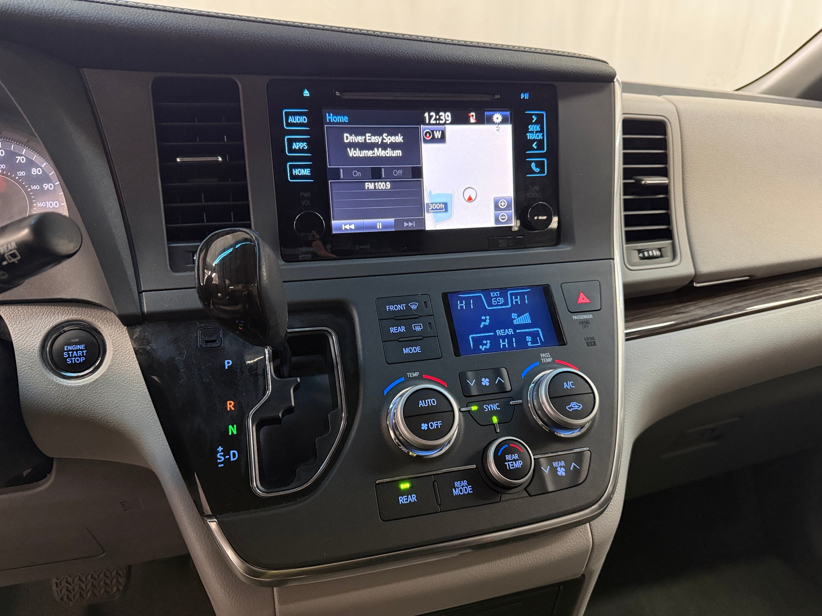 Thumbnail: 2017 Toyota Sienna - 3