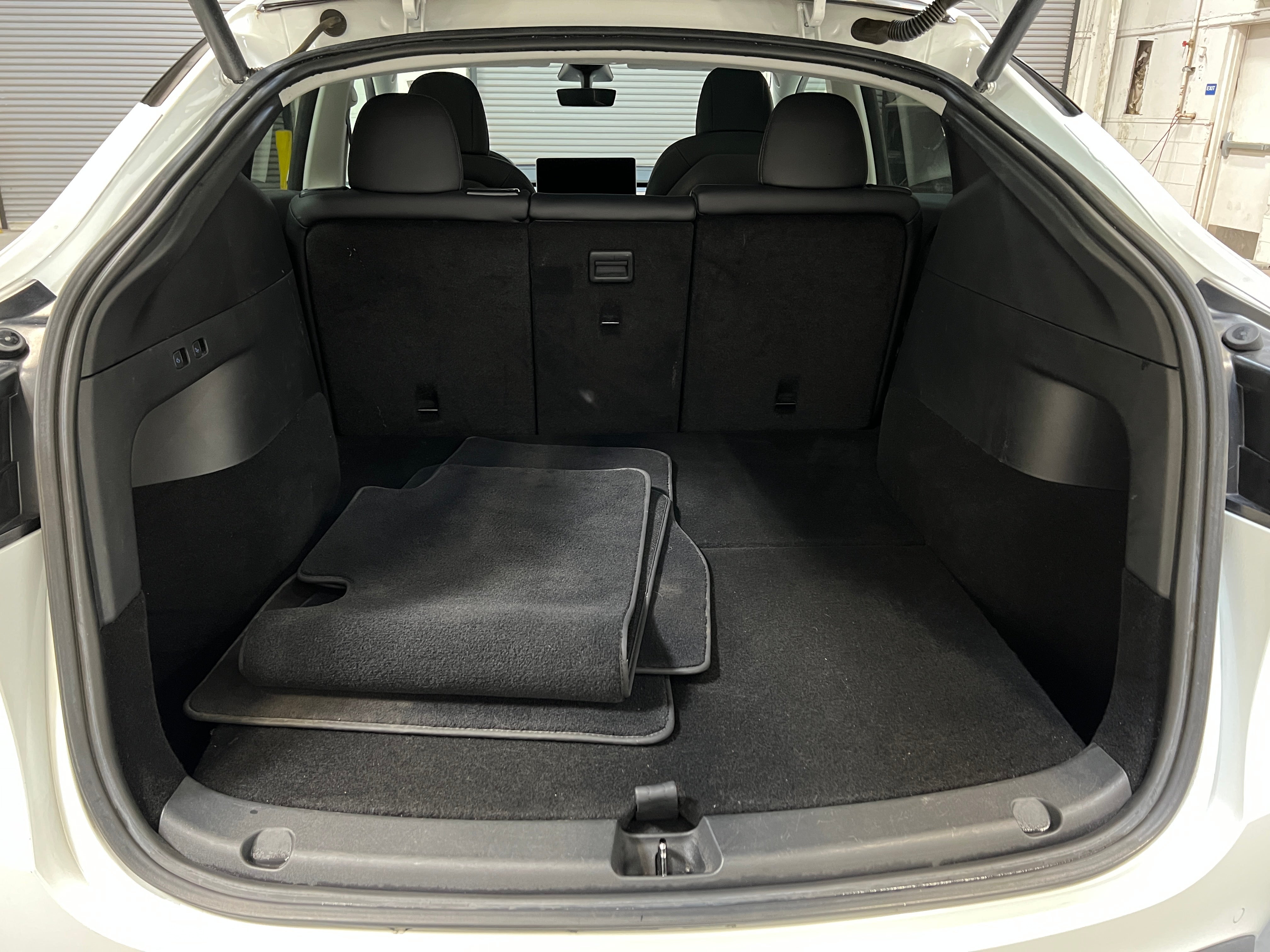 Used 2020 Tesla Model Y Long Range with VIN 5YJYGDEE1LF032066 for sale in Oak Creek, WI