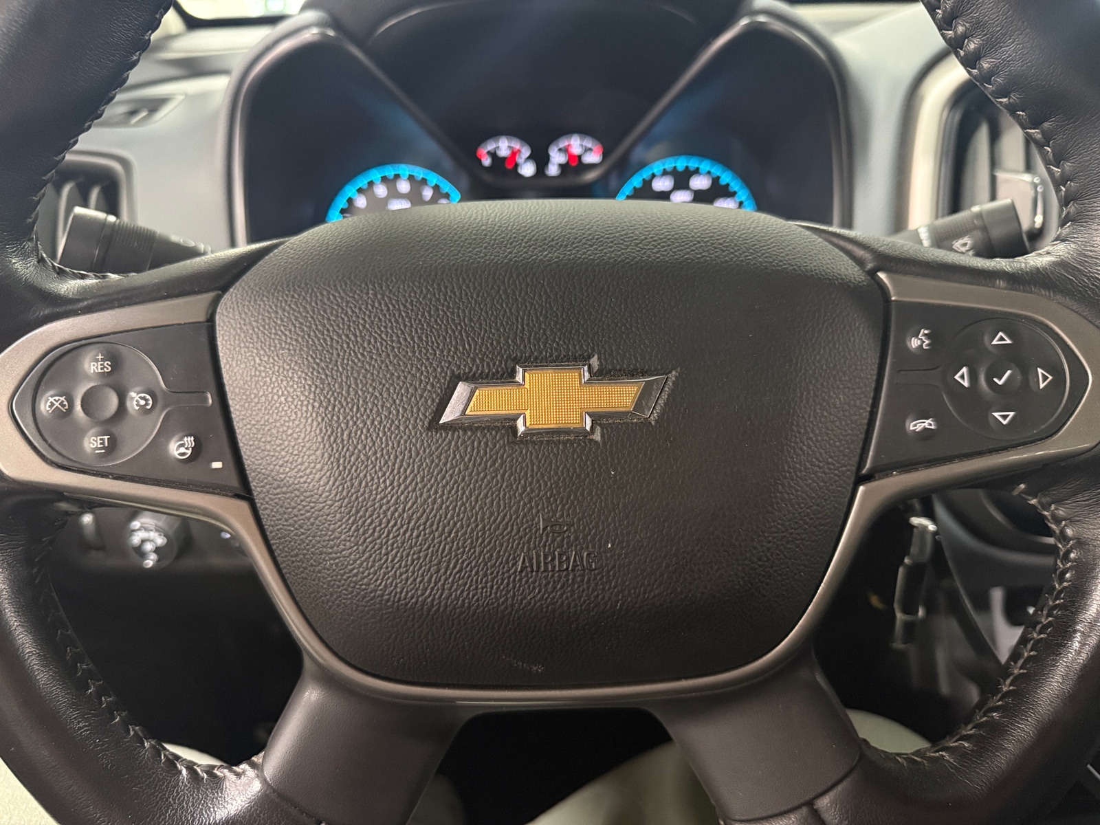 Thumbnail: 2022 Chevrolet Colorado - 4