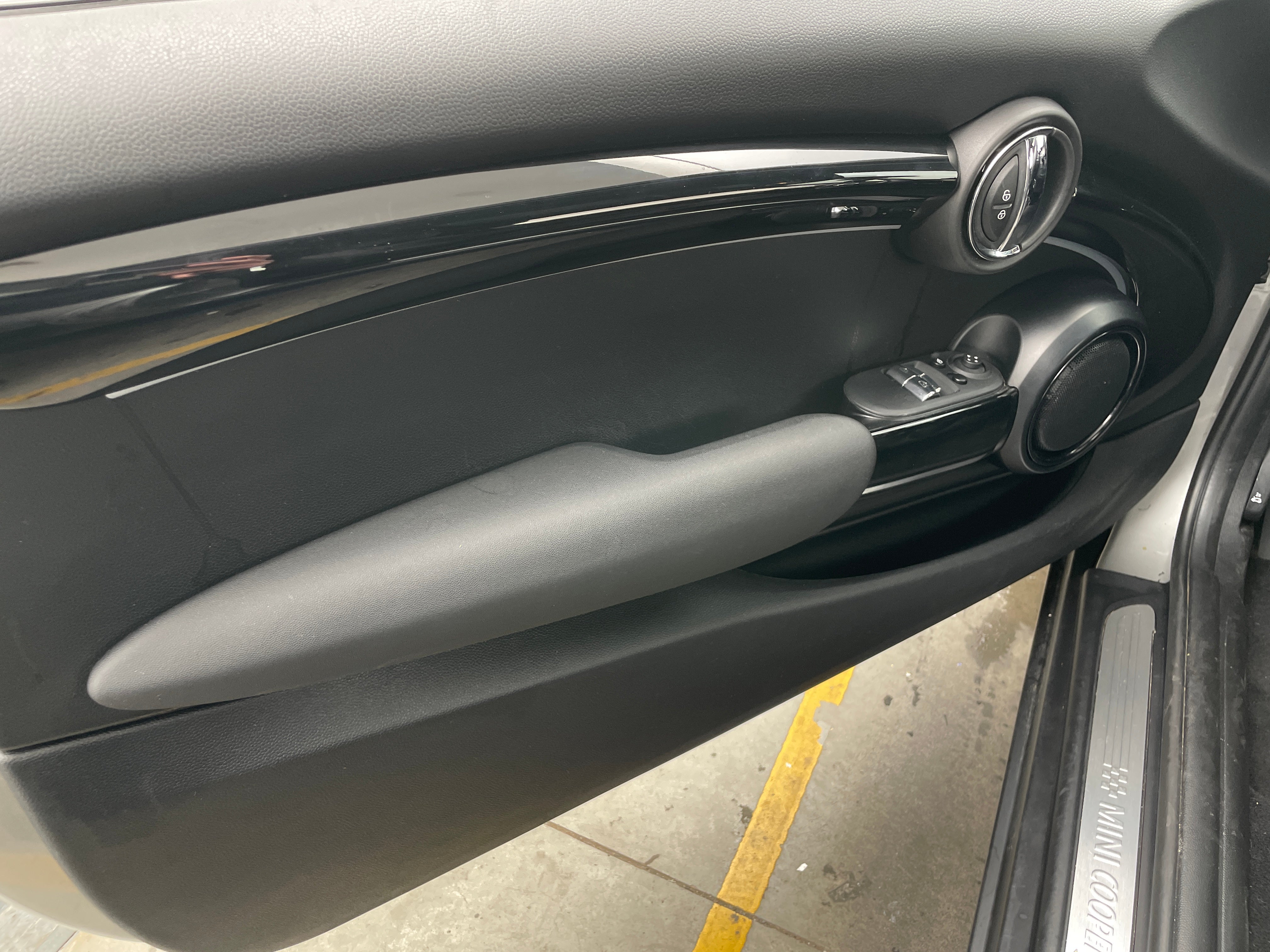 Used 2023 MINI Hardtop 2 Door SE with VIN WMW13DJ09P2T81618 for sale in Oak Creek, WI