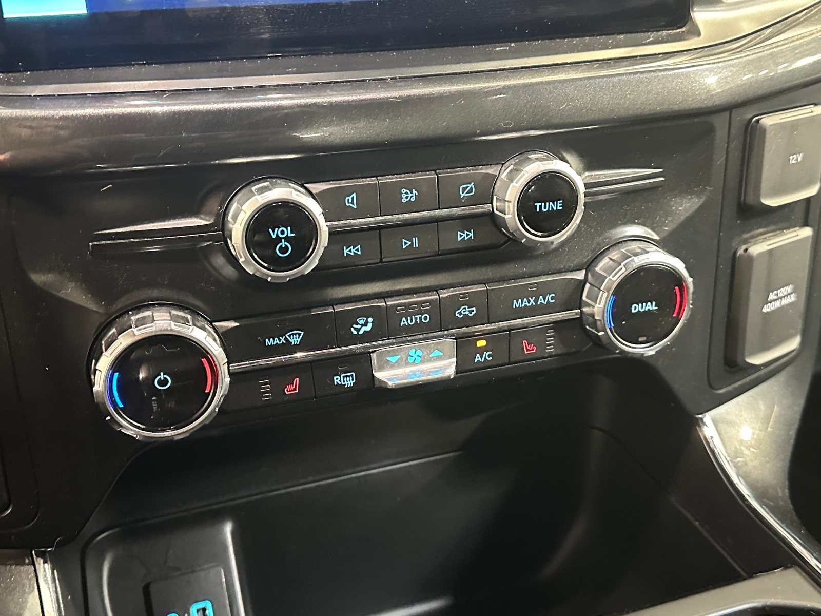 Thumbnail: 2022 Ford Econoline - 4