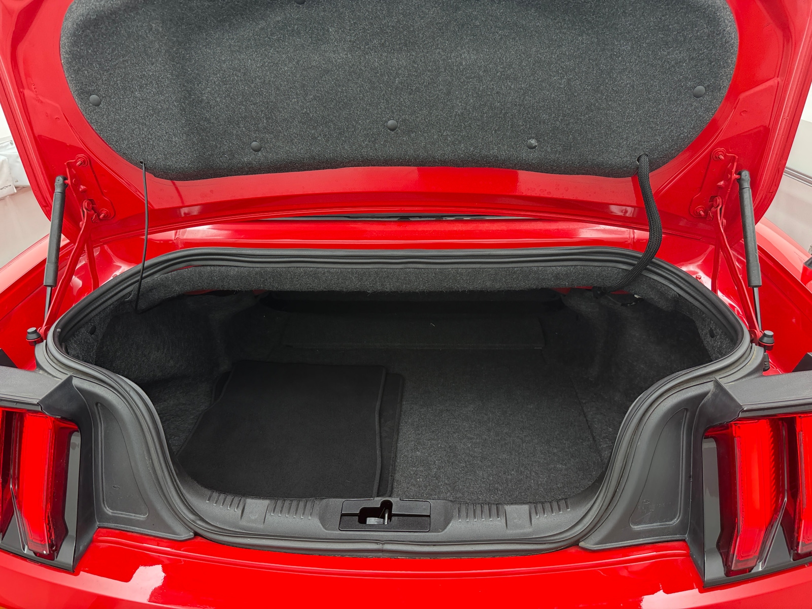 Thumbnail: 2022 Ford Mustang - 6