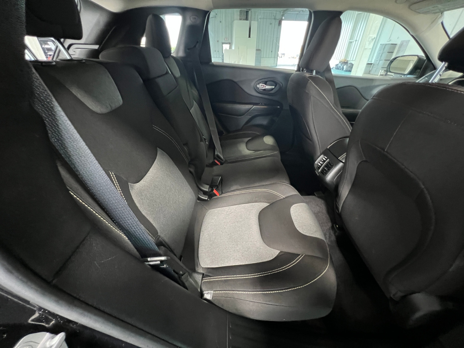 Thumbnail: 2016 Jeep Cherokee - 6