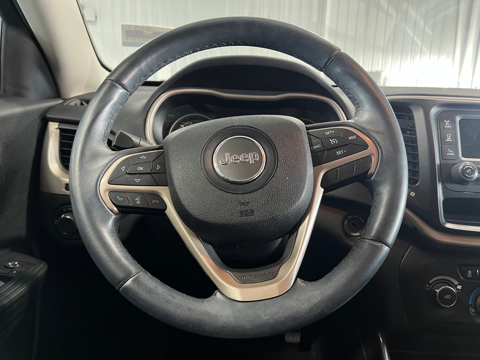 Thumbnail: 2016 Jeep Cherokee - 5