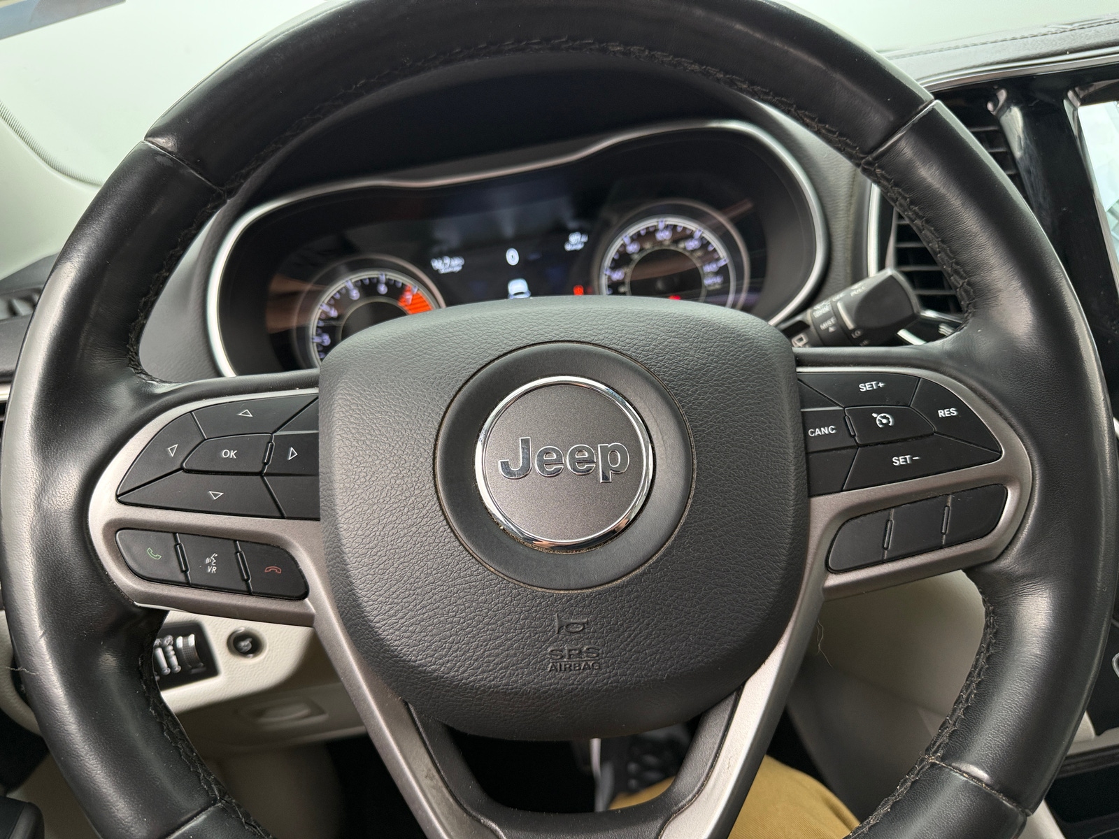 Thumbnail: 2019 Jeep Cherokee - 4