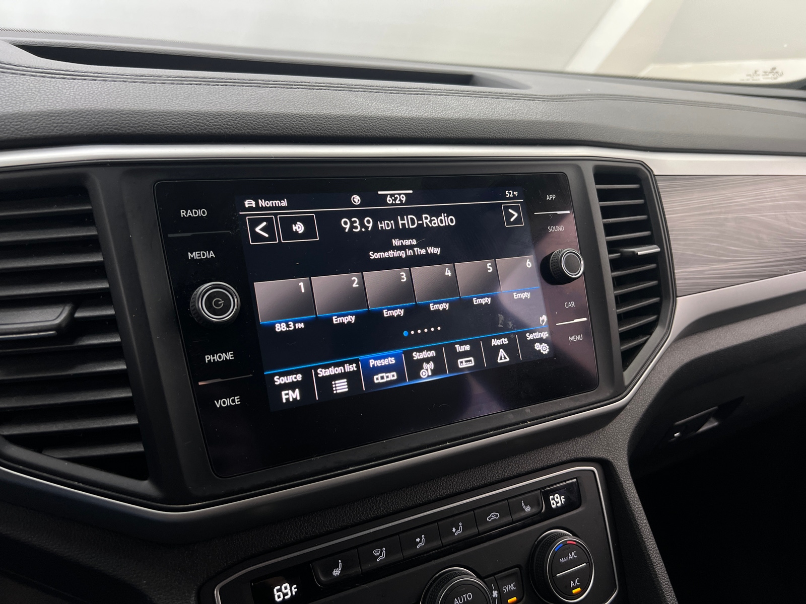 Thumbnail: 2021 Volkswagen Atlas - 3