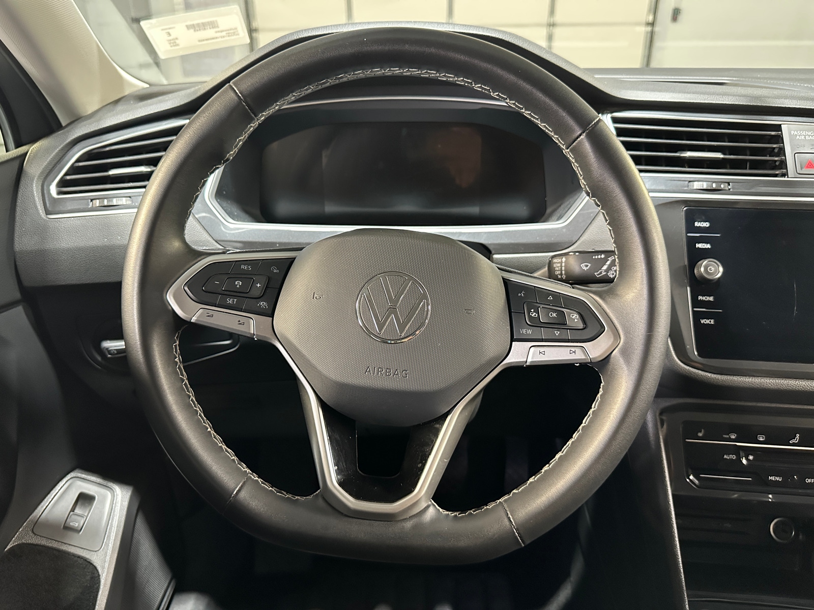 Thumbnail: 2024 Volkswagen Tiguan - 4