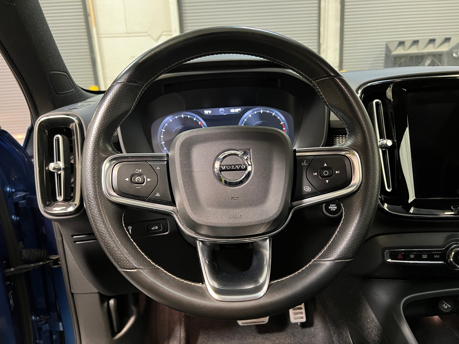 Thumbnail: 2021 Volvo XC40 - 4