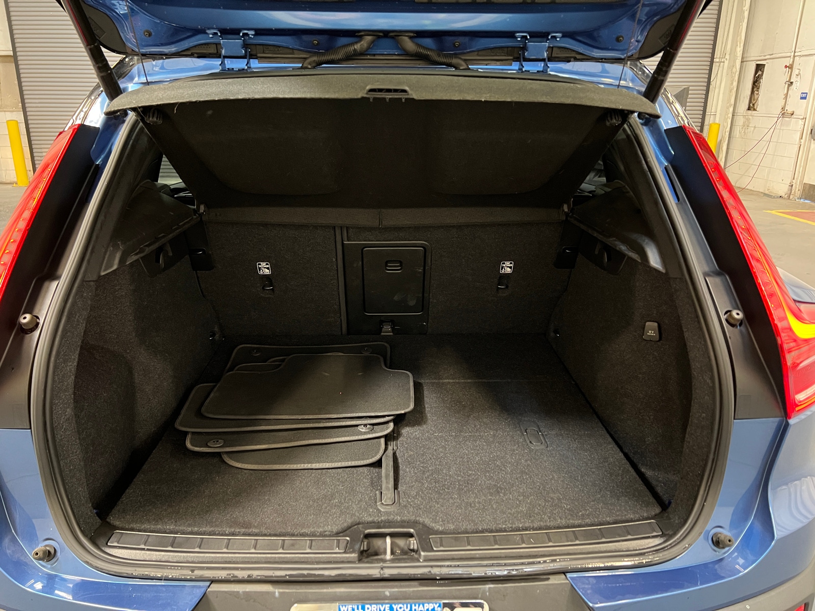 Thumbnail: 2021 Volvo XC40 - 6