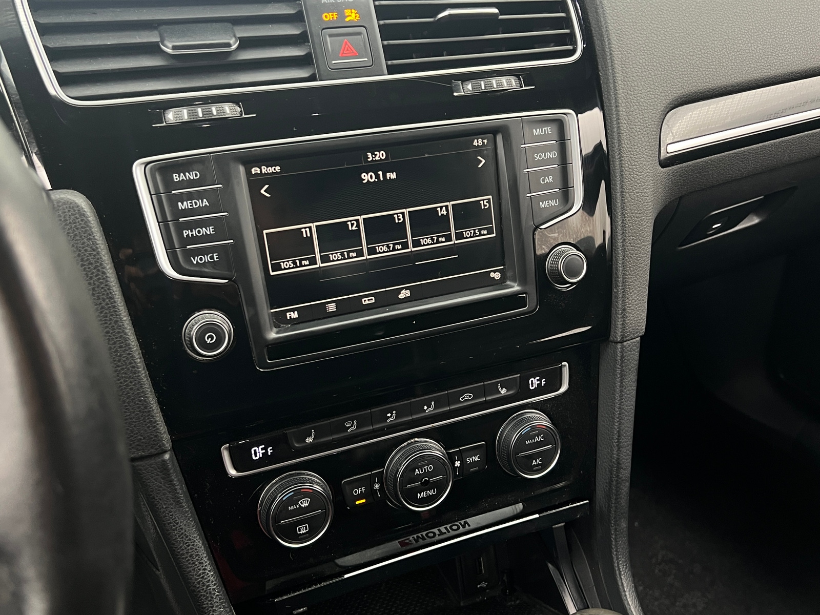 Thumbnail: 2016 Volkswagen Golf - 3